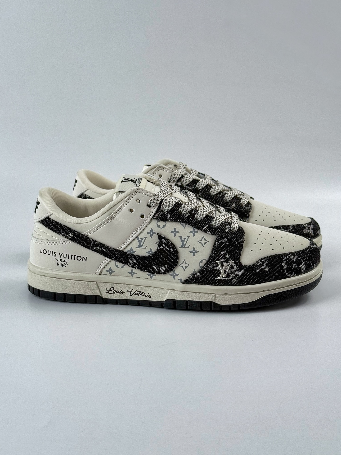 NIKE SB Dunk Low x Louis Vuitton 白黑牛仔布满天星  JH8310-946
