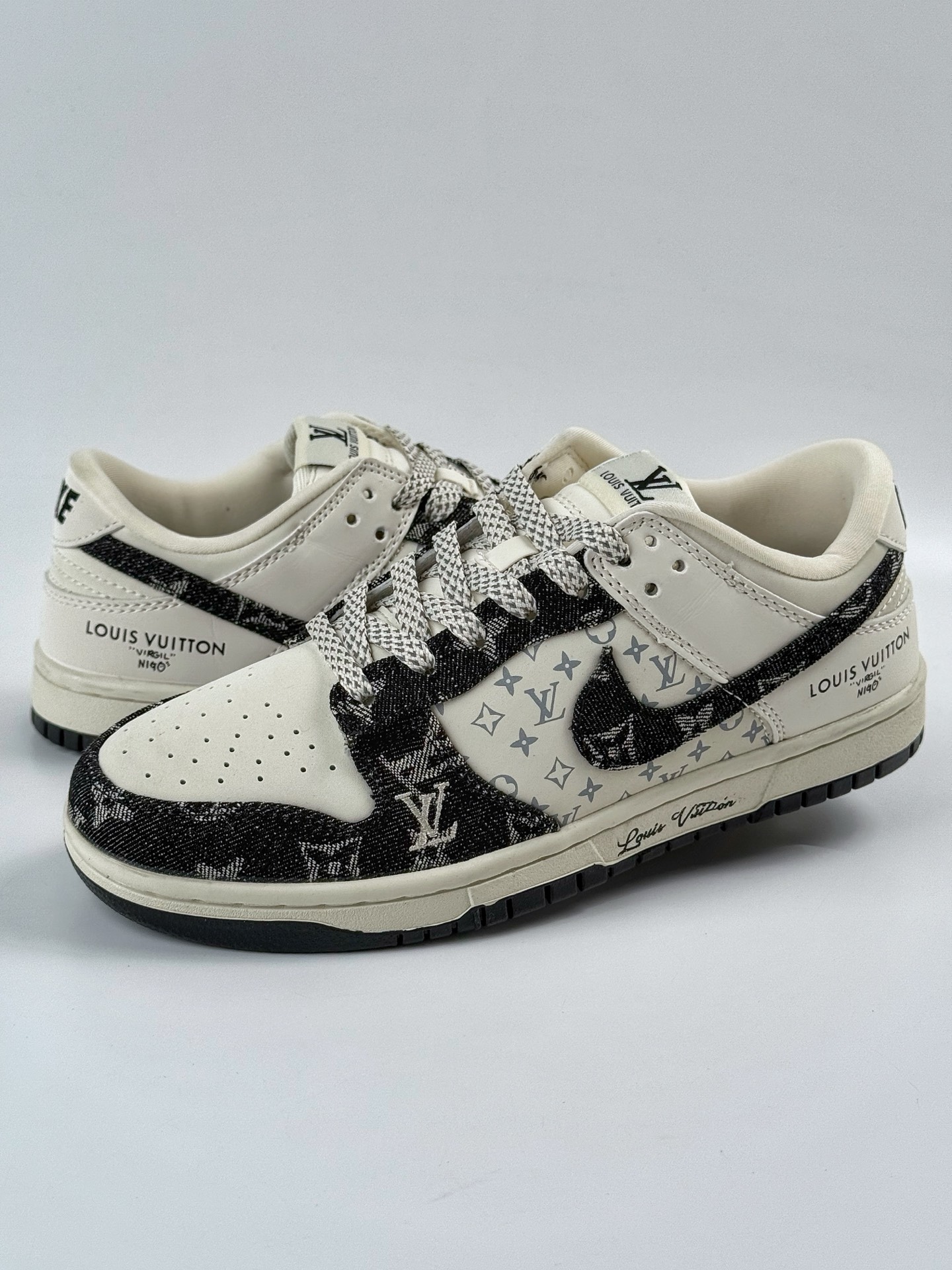 NIKE SB Dunk Low x Louis Vuitton 白黑牛仔布满天星  JH8310-946