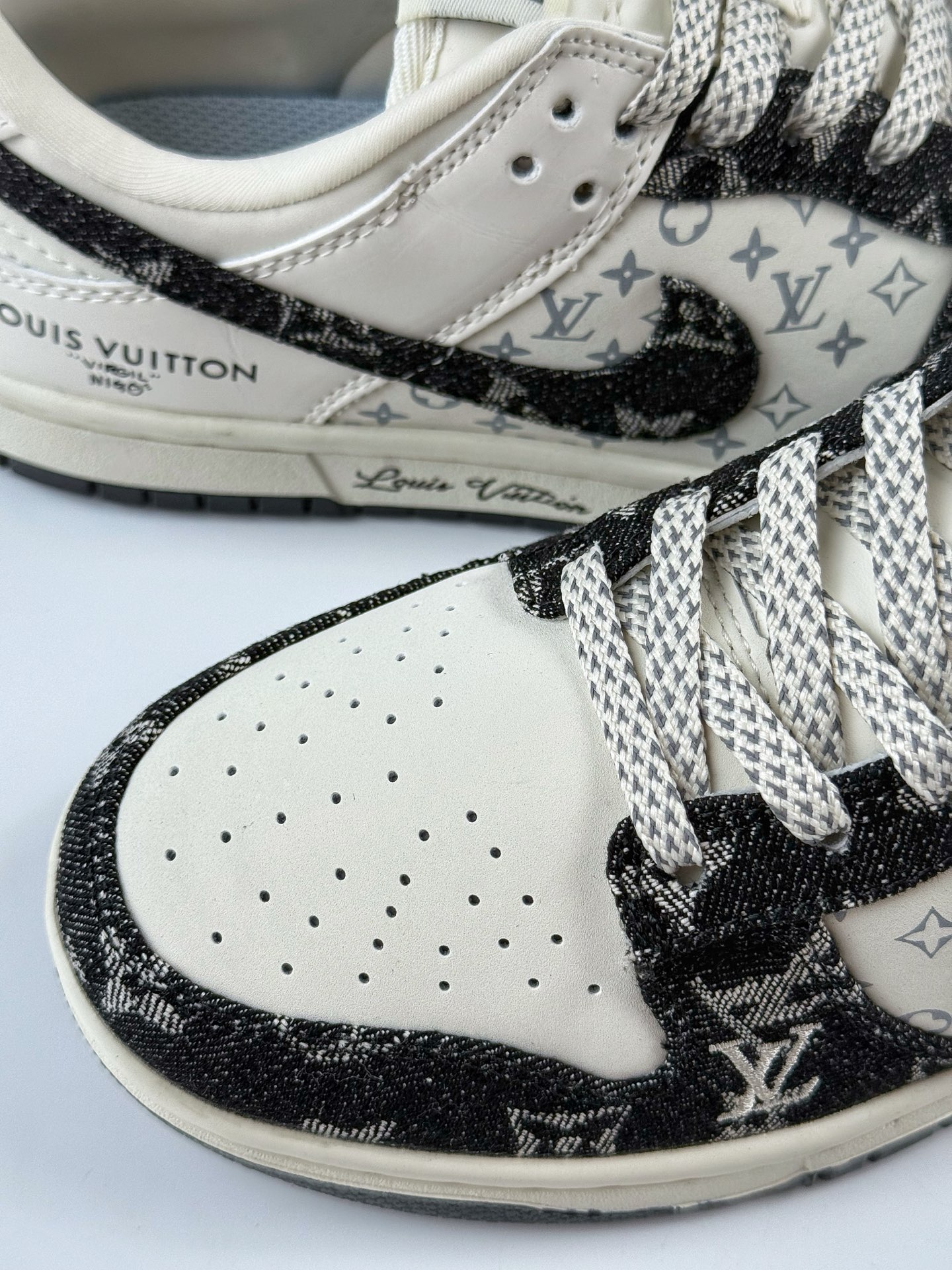 NIKE SB Dunk Low x Louis Vuitton 白黑牛仔布满天星  JH8310-946