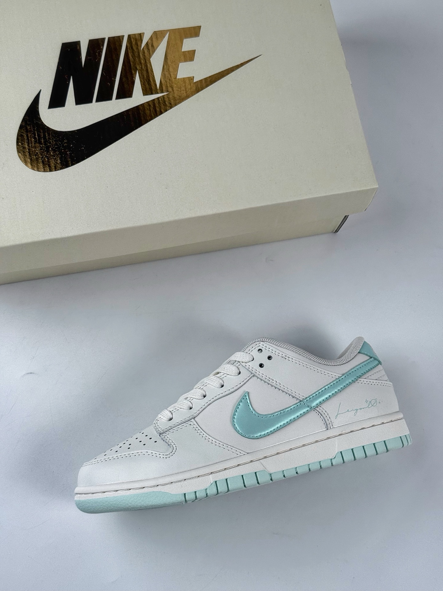 NIKE SB Dunk Low x Just Do It 白绿 WC0212017 NIKE SB Dunk Low x Just Do It 白绿 WC0212017