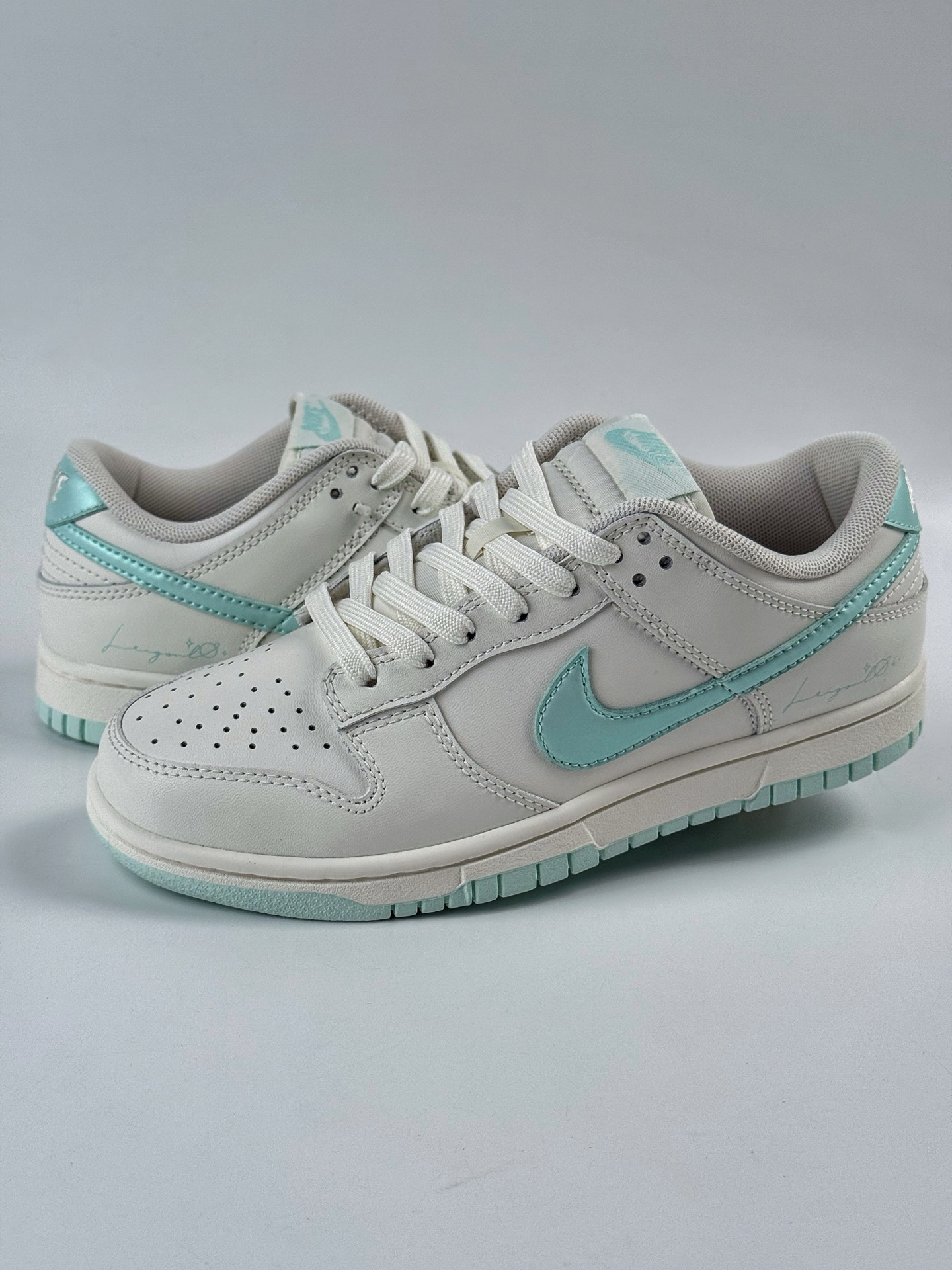 NIKE SB Dunk Low x Just Do It 白绿 WC0212017 NIKE SB Dunk Low x Just Do It 白绿 WC0212017