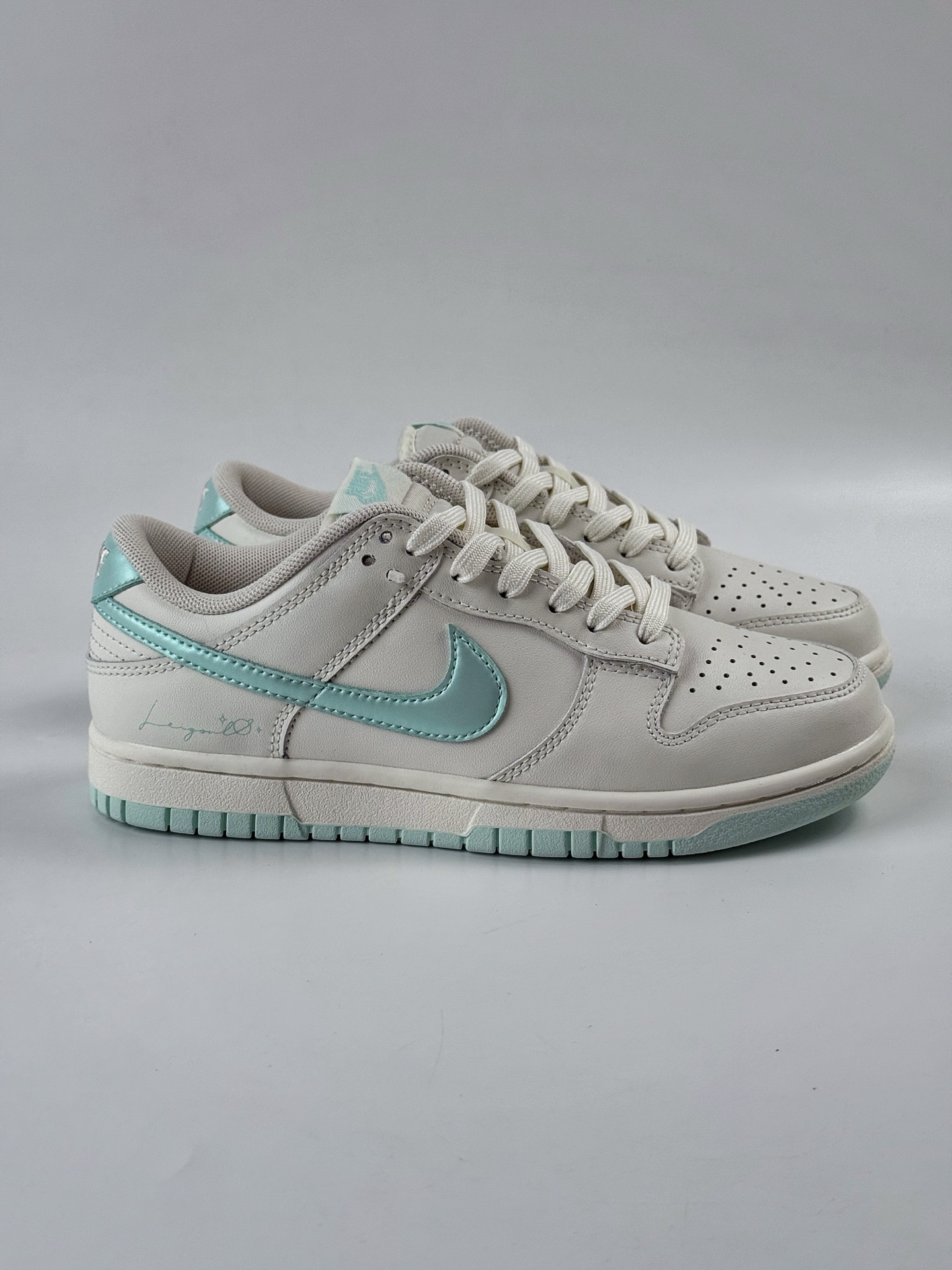 NIKE SB Dunk Low x Just Do It 白绿 WC0212017 NIKE SB Dunk Low x Just Do It 白绿 WC0212017