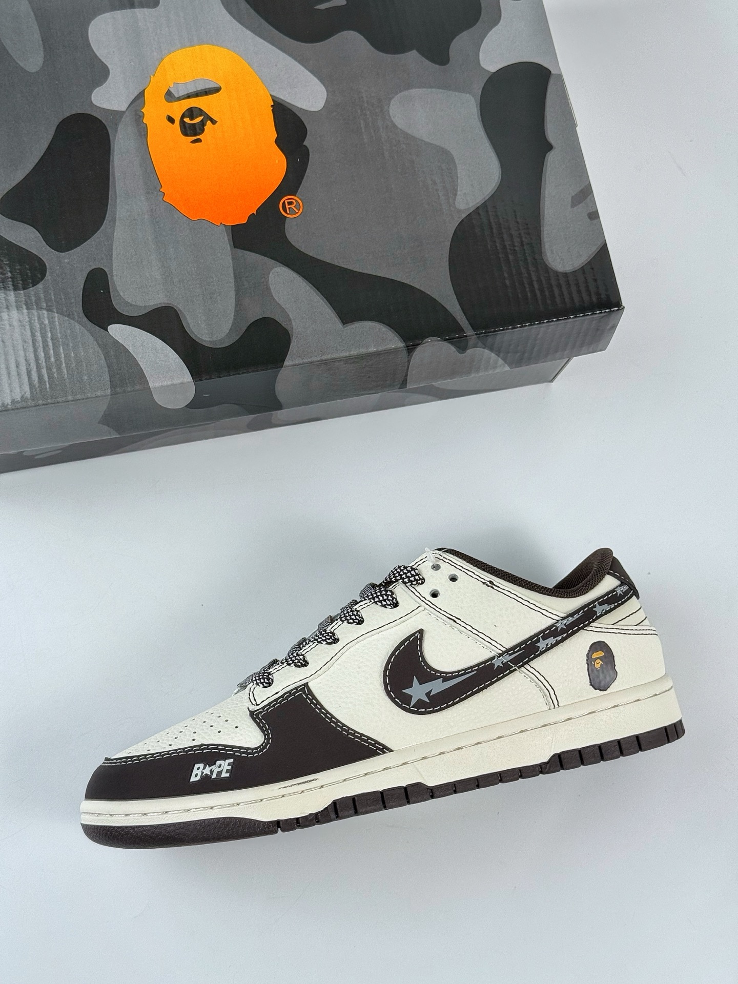 Nike SB Dunk Low x BAPE 黑白满天星  XF8698-080