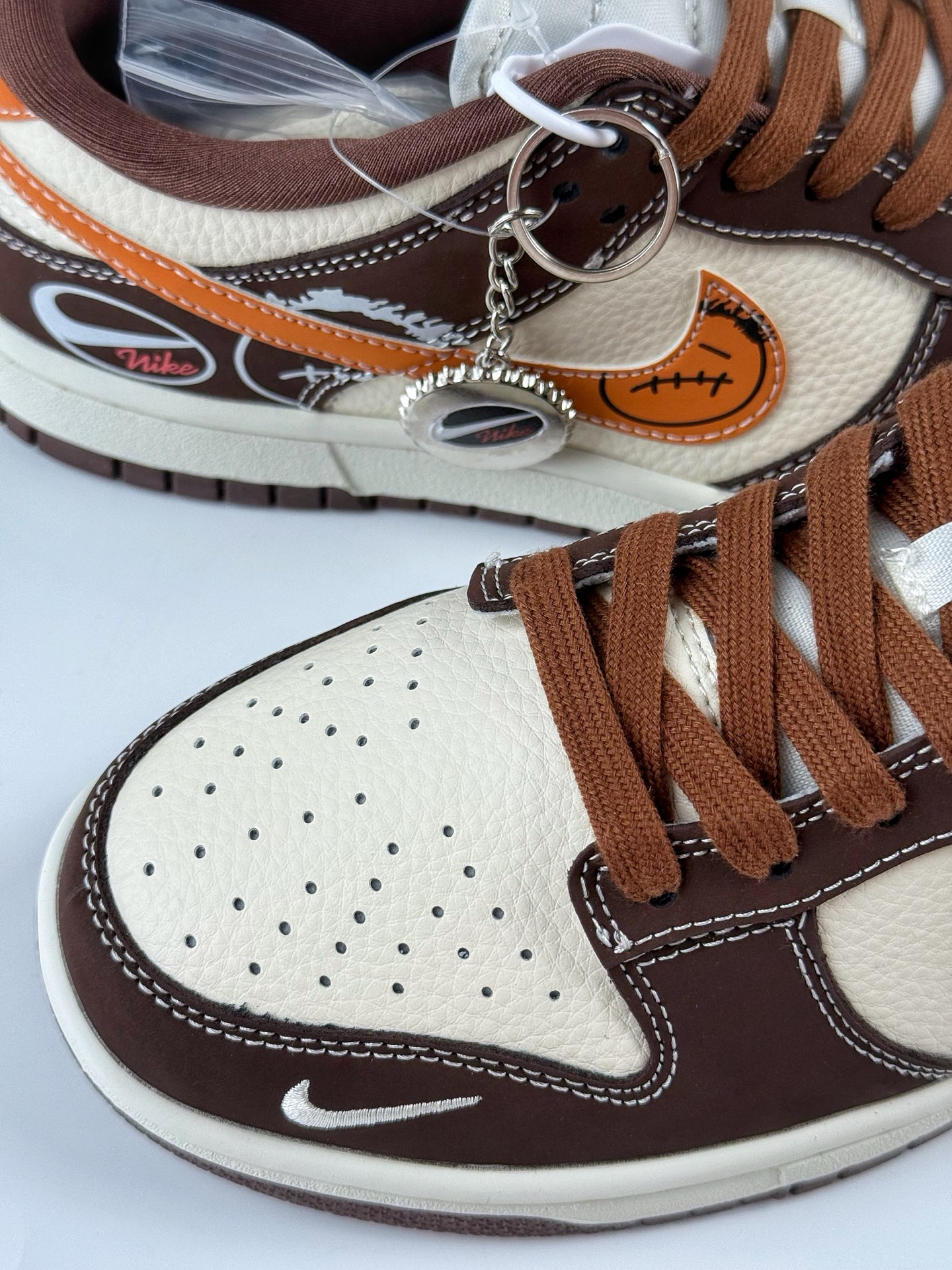 Nike SB Dunk Low 棕白小勾  KK1333-043