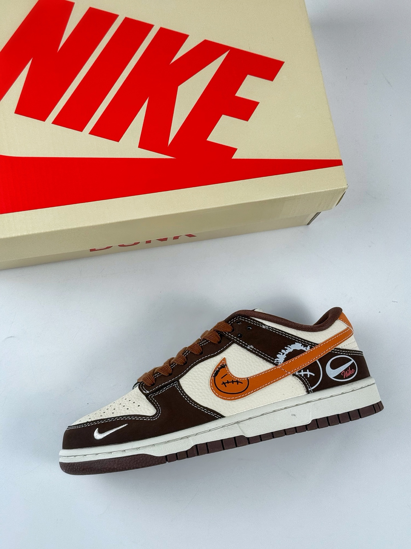 Nike SB Dunk Low 棕白小勾  KK1333-043