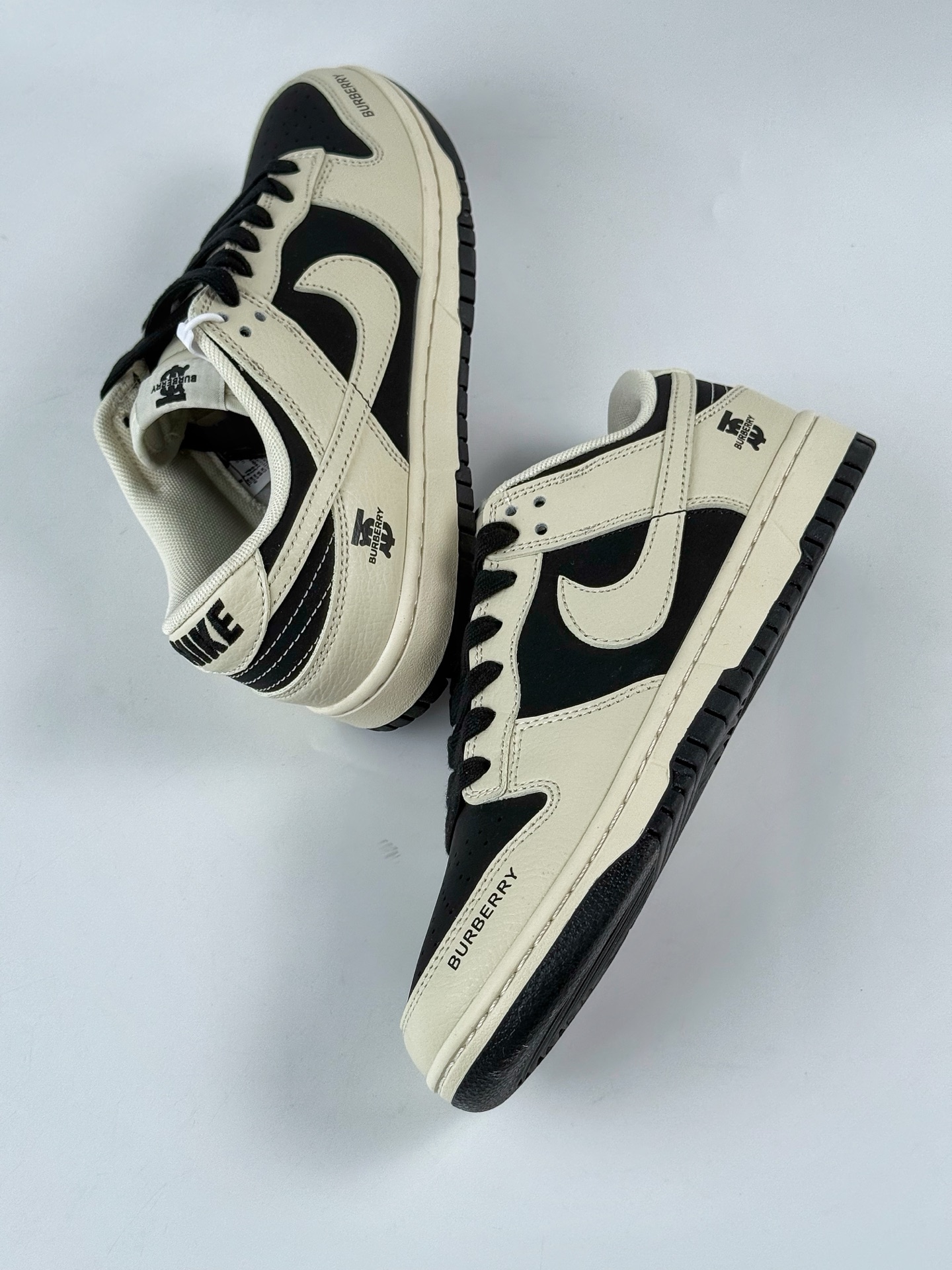 Nike SB Dunk Low x BURBERRY 白黑 XD1588-218-莆田鞋,莆田鞋货源,高仿鞋,高仿鞋货源,安福档口,莆田高仿鞋,莆田鞋批发,高仿鞋批发,莆田高仿运动鞋,高仿运动鞋,莆田运动鞋 Nike SB Dunk Low x BURBERRY 白黑 XD1588-218