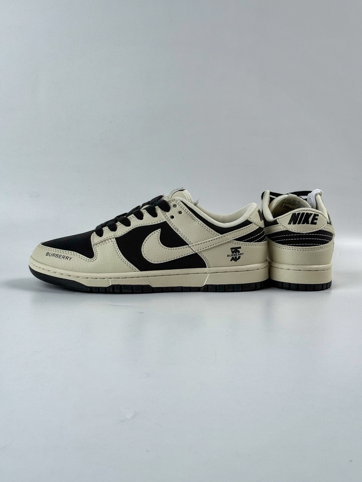 Nike SB Dunk Low x BURBERRY 白黑 XD1588-218-莆田鞋,莆田鞋货源,高仿鞋,高仿鞋货源,安福档口,莆田高仿鞋,莆田鞋批发,高仿鞋批发,莆田高仿运动鞋,高仿运动鞋,莆田运动鞋 Nike SB Dunk Low x BURBERRY 白黑 XD1588-218