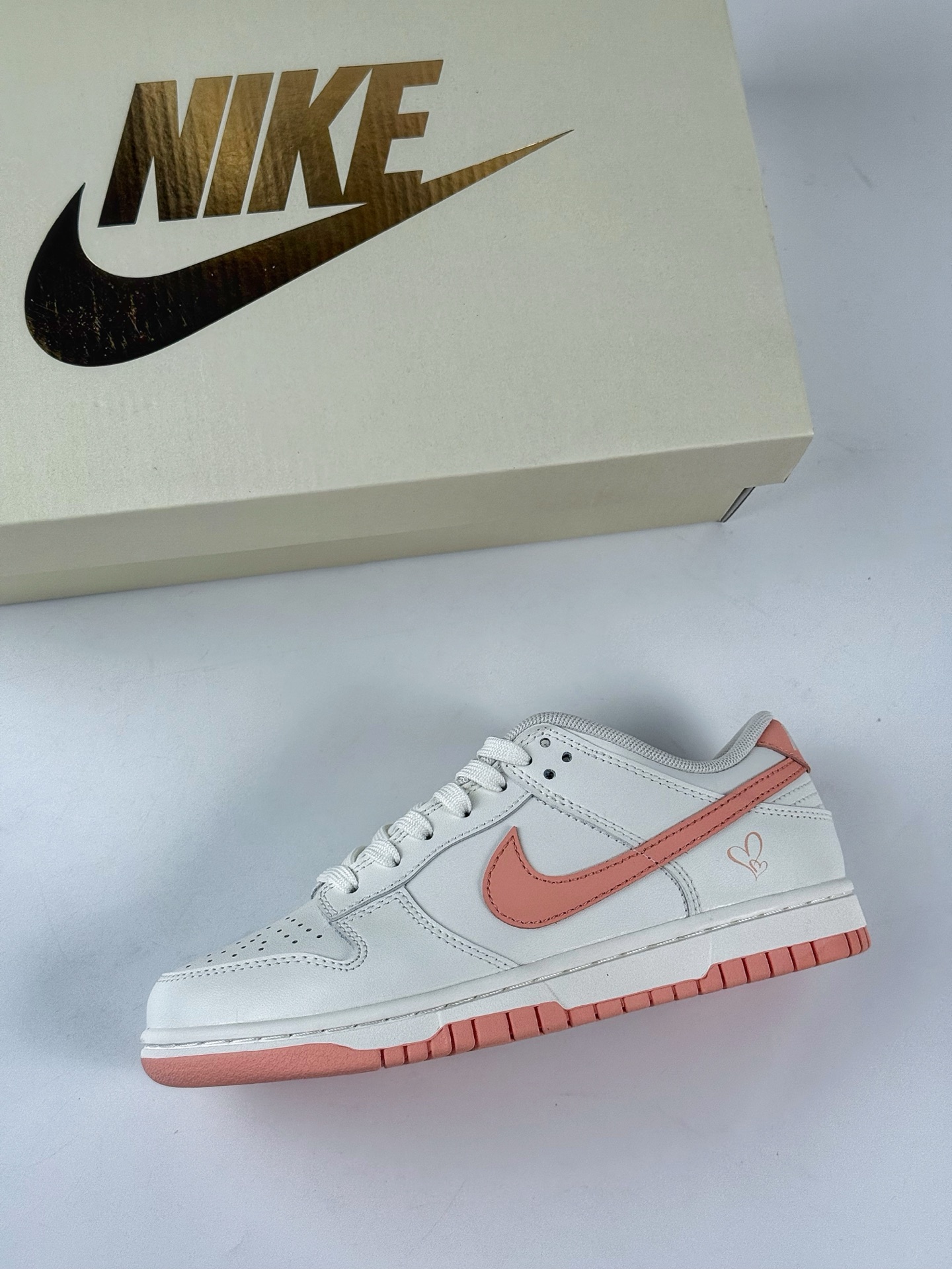 Nike SB Dunk Low 心动旋律 灰白粉  WP0212-015