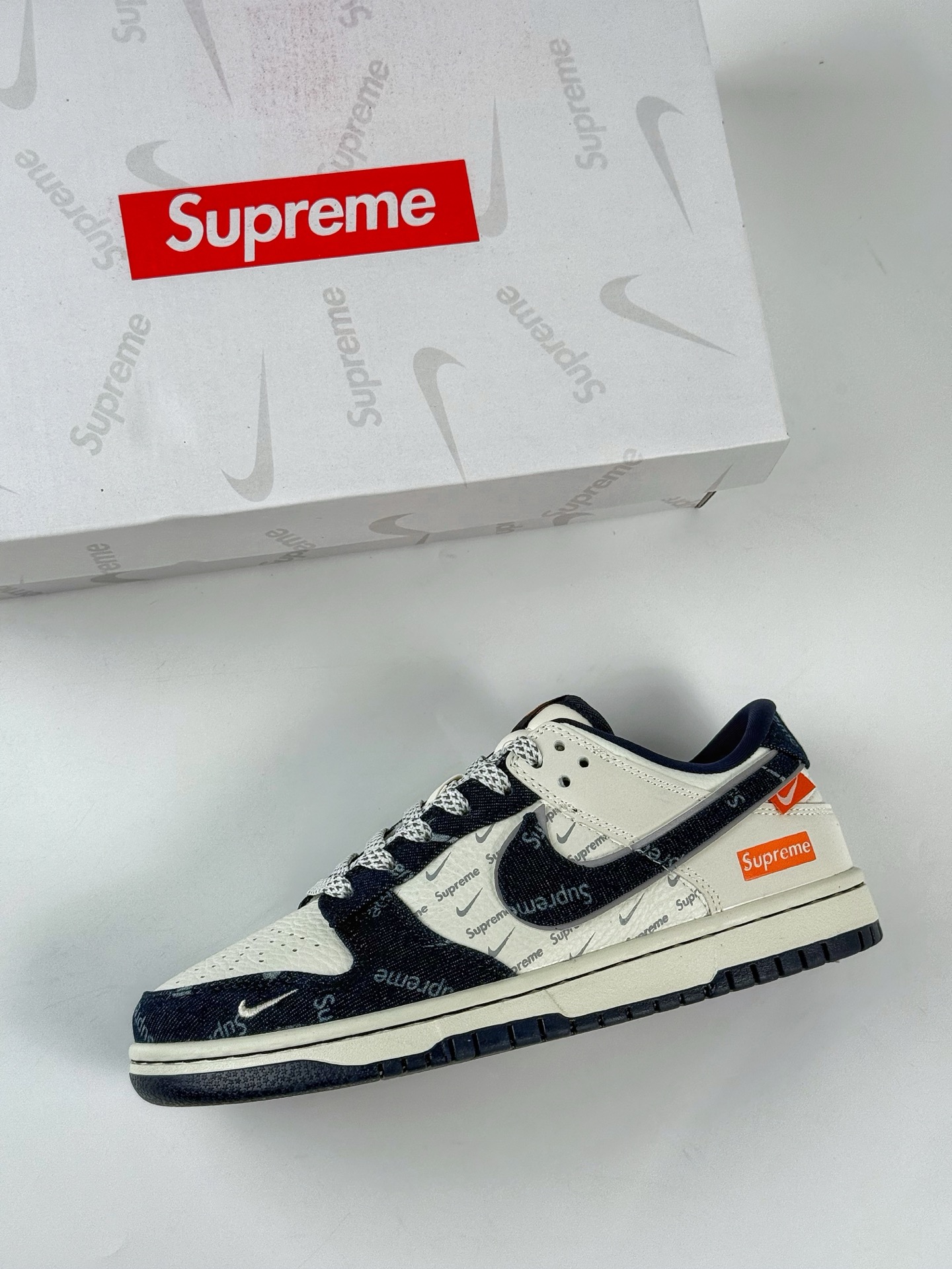 Nike SB Dunk Low x Supreme 蓝白小勾满天星 SC9207-415-High Quatity Cheap Brand wholesale wholesaler seller Clothes Bags handbags Sneakers Top Fashion Clothing Shoes from China Factory Chinese suppliers best Quality Beautiful Price Nike SB Dunk Low x Supreme 蓝白小勾满天星 SC9207-415