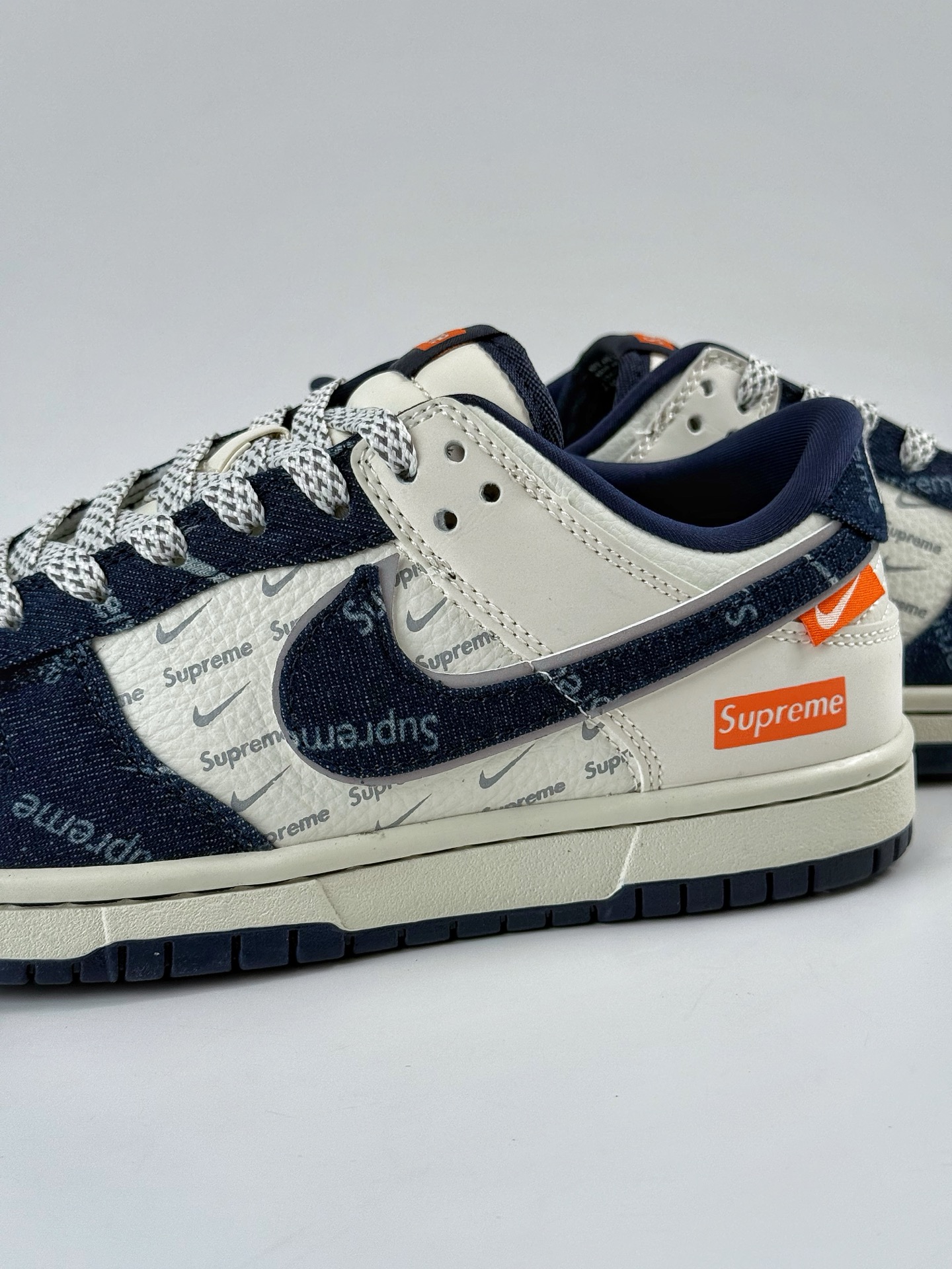 Nike SB Dunk Low x Supreme 蓝白小勾满天星 SC9207-415-High Quatity Cheap Brand wholesale wholesaler seller Clothes Bags handbags Sneakers Top Fashion Clothing Shoes from China Factory Chinese suppliers best Quality Beautiful Price Nike SB Dunk Low x Supreme 蓝白小勾满天星 SC9207-415