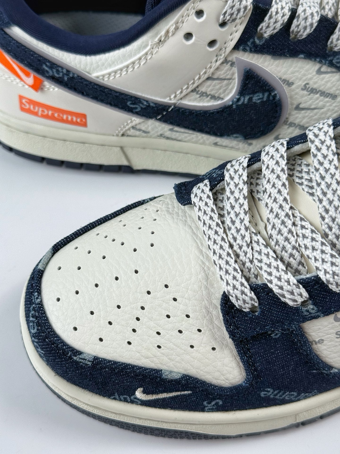 Nike SB Dunk Low x Supreme 蓝白小勾满天星 SC9207-415-High Quatity Cheap Brand wholesale wholesaler seller Clothes Bags handbags Sneakers Top Fashion Clothing Shoes from China Factory Chinese suppliers best Quality Beautiful Price Nike SB Dunk Low x Supreme 蓝白小勾满天星 SC9207-415