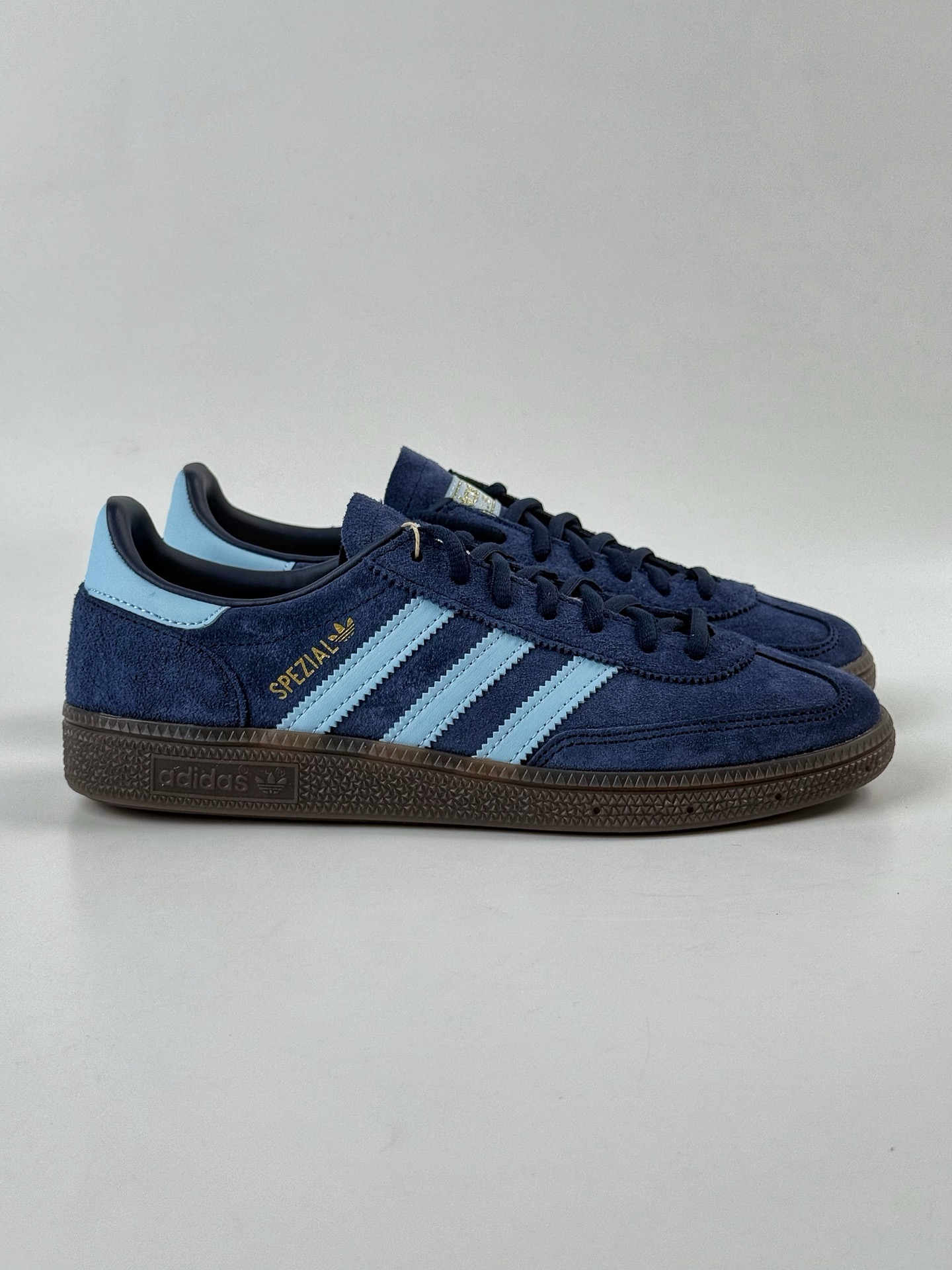 adidas originals Samba Handball Spezial BD7633-High Quatity Cheap Brand wholesale wholesaler seller Clothes Bags handbags Sneakers Top Fashion Clothing Shoes from China Factory Chinese suppliers best Quality Beautiful Price adidas originals Samba Handball Spezial BD7633