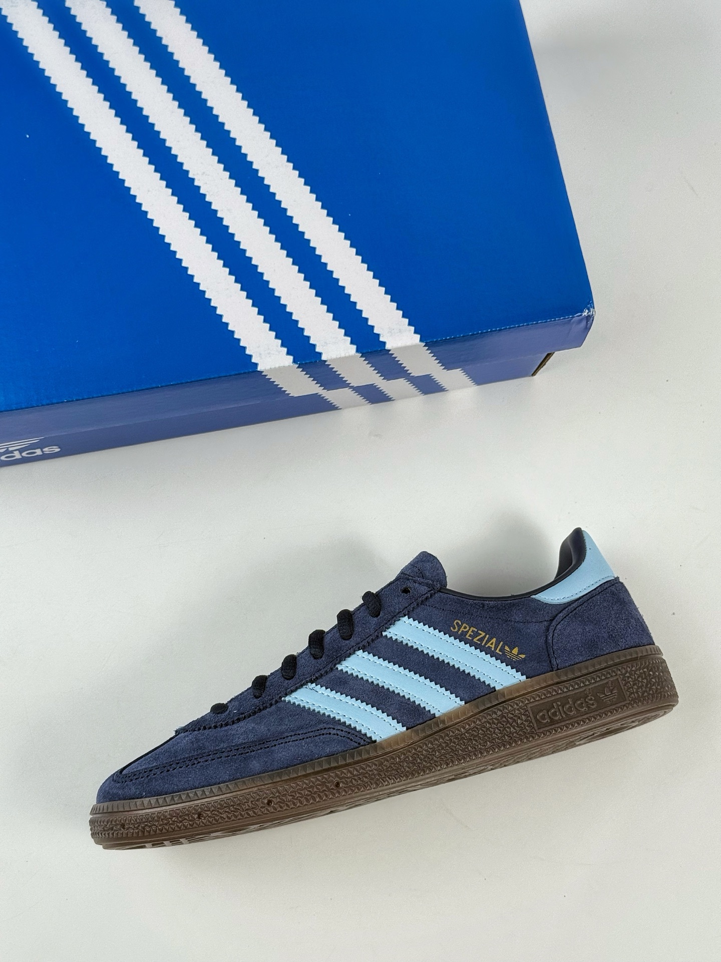 adidas originals Samba Handball Spezial BD7633-High Quatity Cheap Brand wholesale wholesaler seller Clothes Bags handbags Sneakers Top Fashion Clothing Shoes from China Factory Chinese suppliers best Quality Beautiful Price adidas originals Samba Handball Spezial BD7633