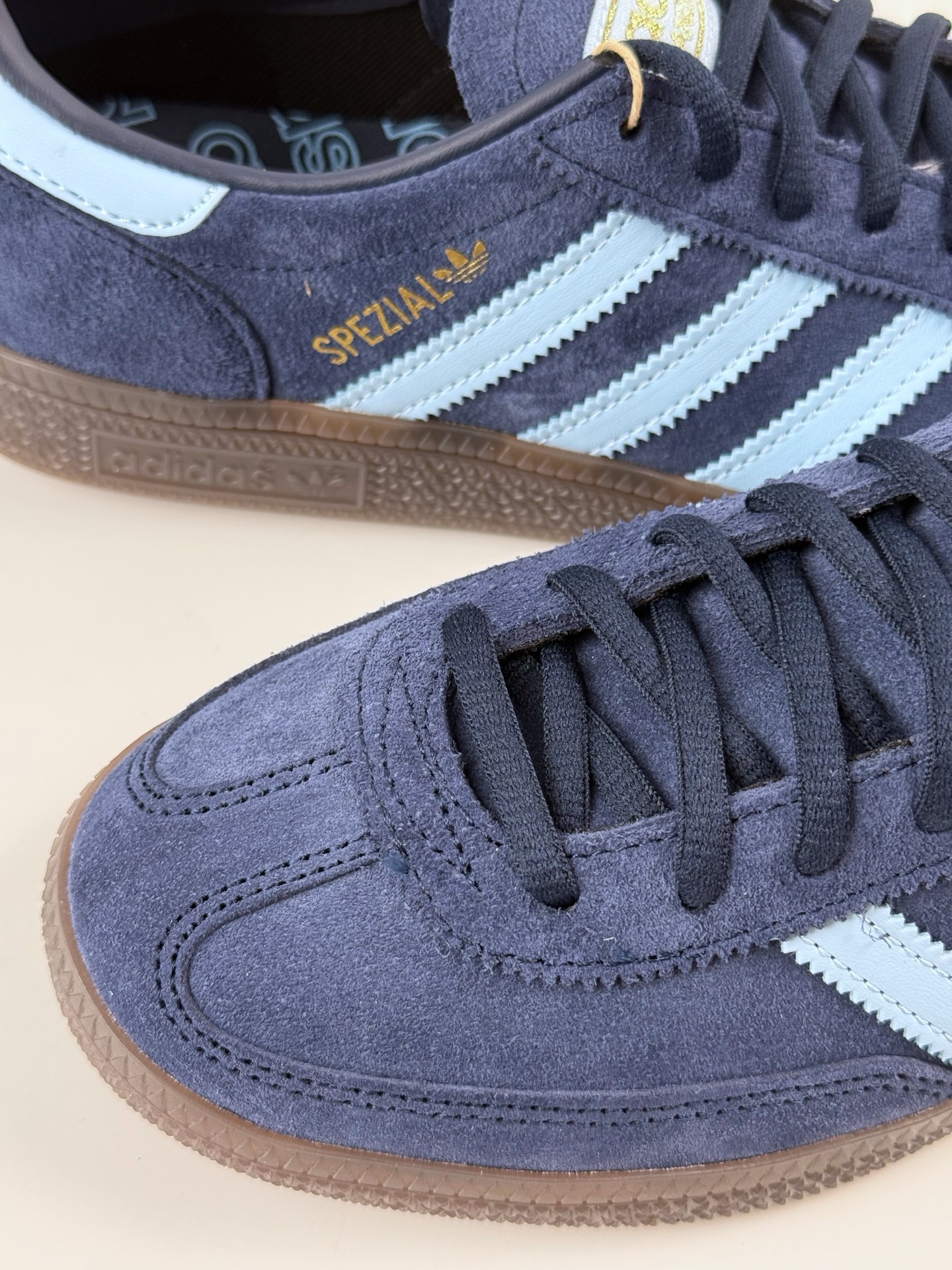 adidas originals Samba Handball Spezial BD7633-High Quatity Cheap Brand wholesale wholesaler seller Clothes Bags handbags Sneakers Top Fashion Clothing Shoes from China Factory Chinese suppliers best Quality Beautiful Price adidas originals Samba Handball Spezial BD7633