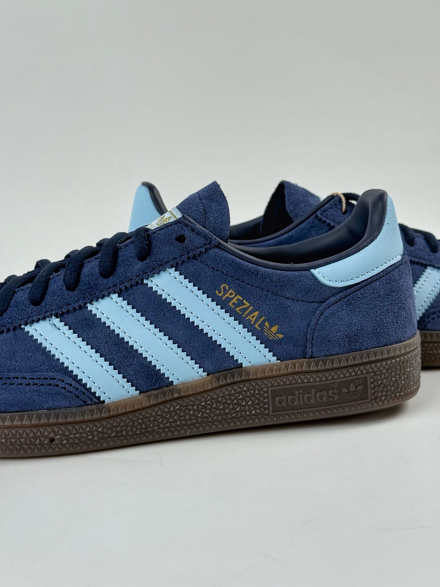 adidas originals Samba Handball Spezial BD7633-High Quatity Cheap Brand wholesale wholesaler seller Clothes Bags handbags Sneakers Top Fashion Clothing Shoes from China Factory Chinese suppliers best Quality Beautiful Price adidas originals Samba Handball Spezial BD7633