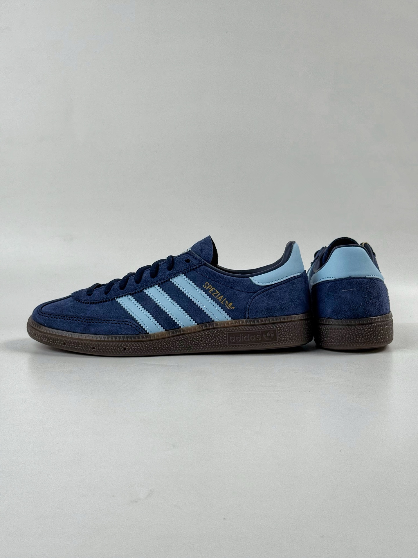 adidas originals Samba Handball Spezial BD7633-High Quatity Cheap Brand wholesale wholesaler seller Clothes Bags handbags Sneakers Top Fashion Clothing Shoes from China Factory Chinese suppliers best Quality Beautiful Price adidas originals Samba Handball Spezial BD7633