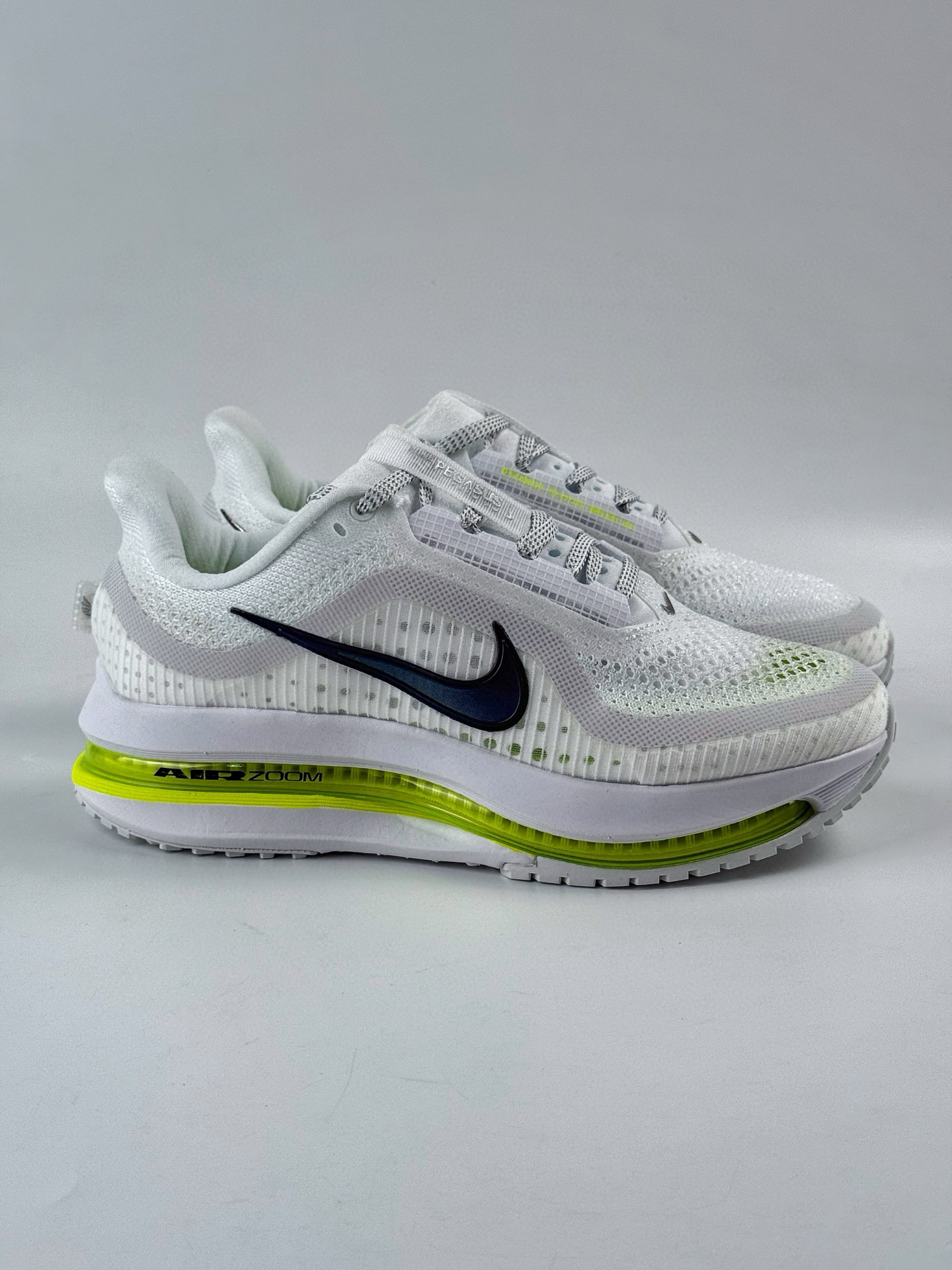 Nike Pegasus Premium 减震防滑耐磨透气 低帮跑步鞋 HQ2592-100