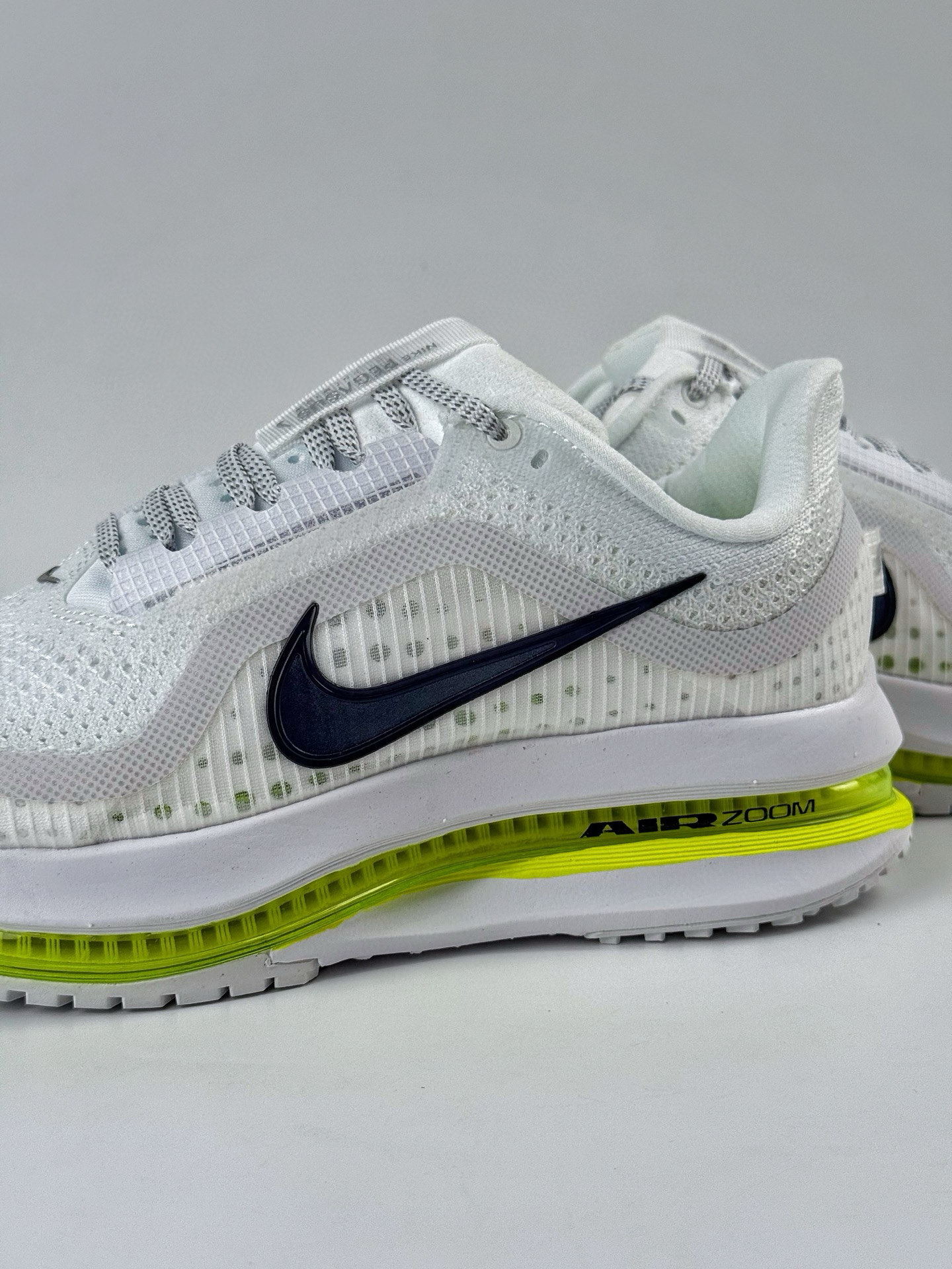 Nike Pegasus Premium 减震防滑耐磨透气 低帮跑步鞋 HQ2592-100