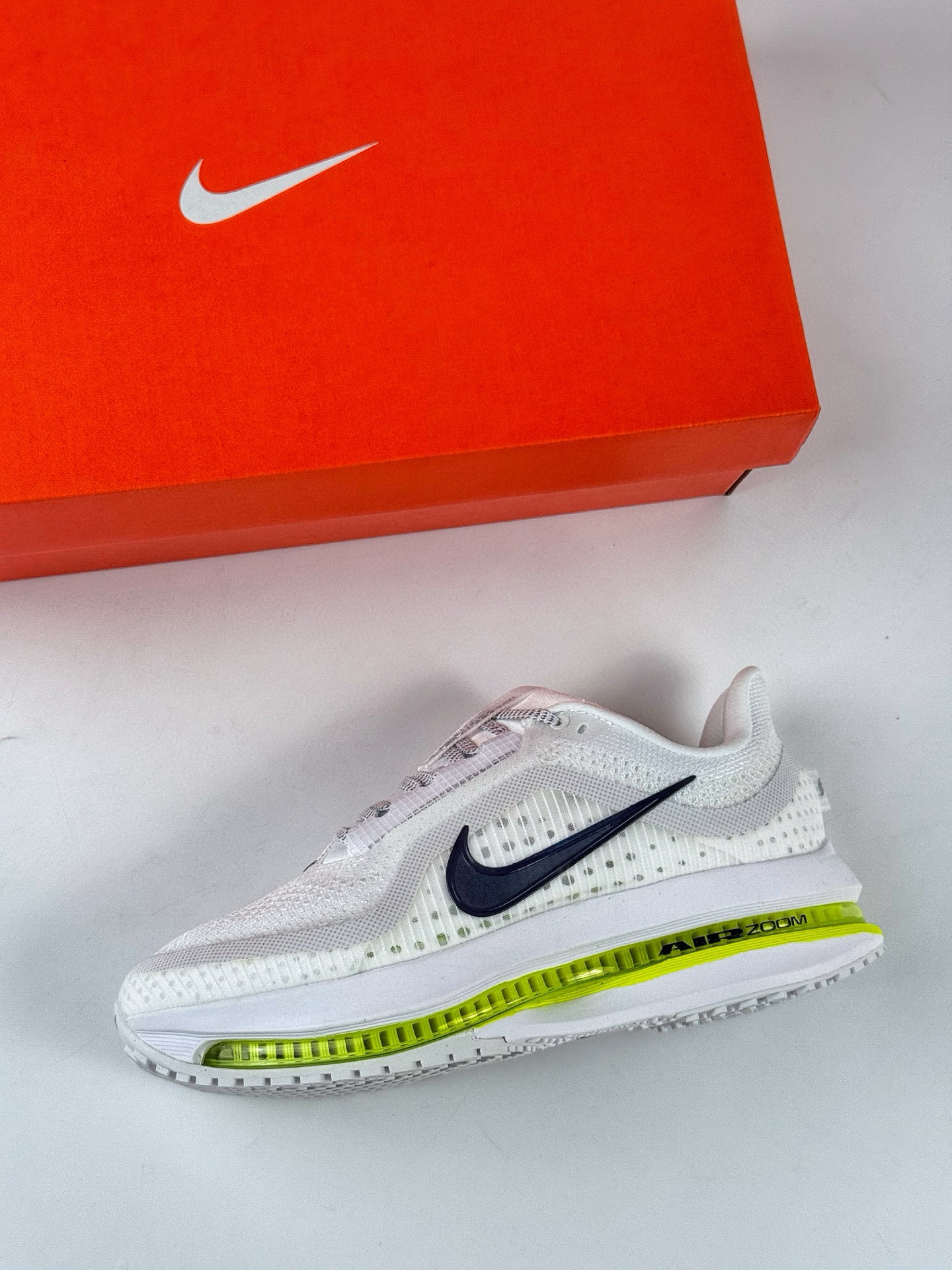 Nike Pegasus Premium 减震防滑耐磨透气 低帮跑步鞋 HQ2592-100