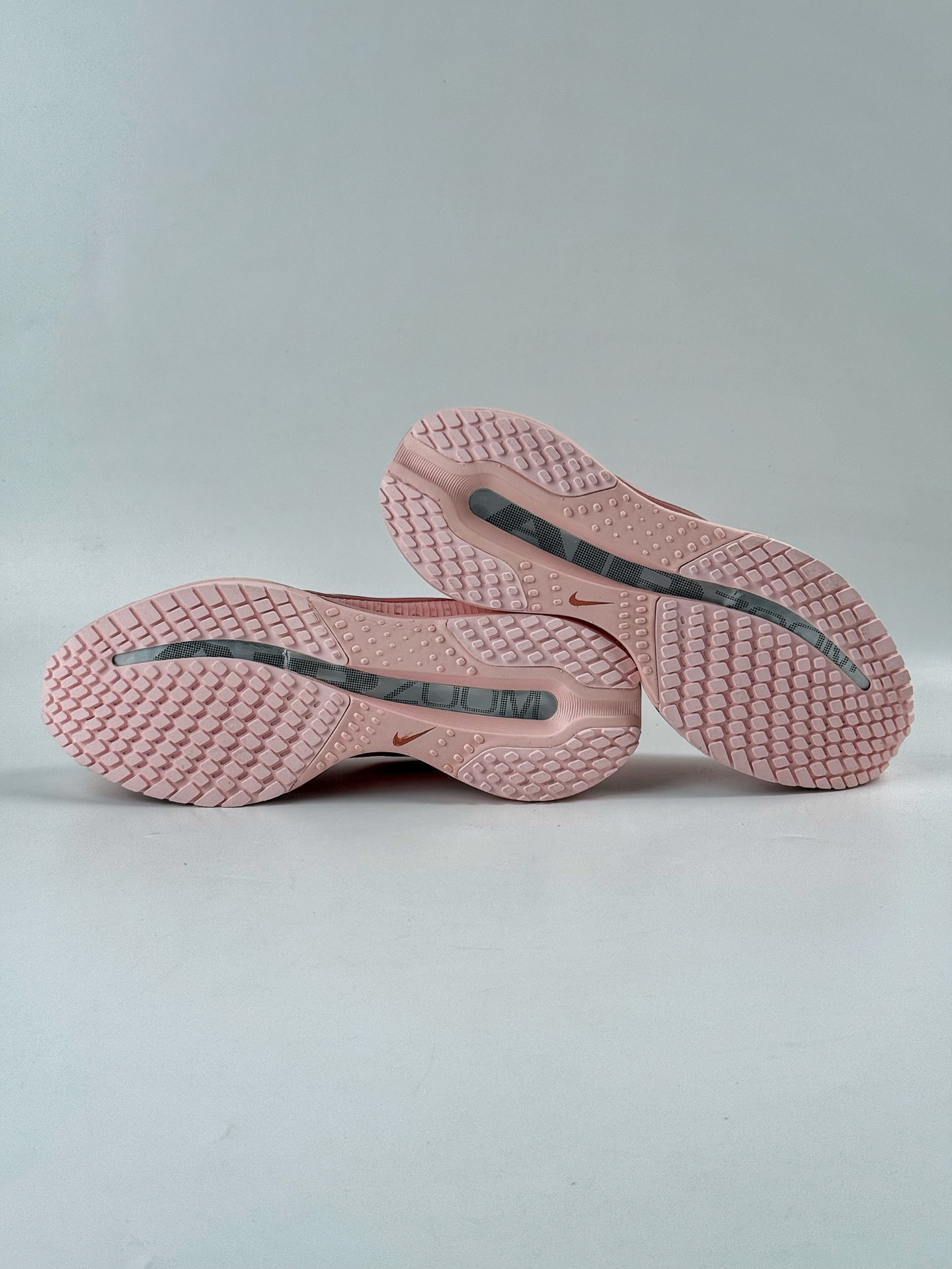 Nike Pegasus Premium 减震防滑耐磨透气 低帮跑步鞋 HQ2593-601-High Quatity Cheap Brand wholesale wholesaler seller Clothes Bags handbags Sneakers Top Fashion Clothing Shoes from China Factory Chinese suppliers best Quality Beautiful Price Nike Pegasus Premium 减震防滑耐磨透气 低帮跑步鞋 HQ2593-601