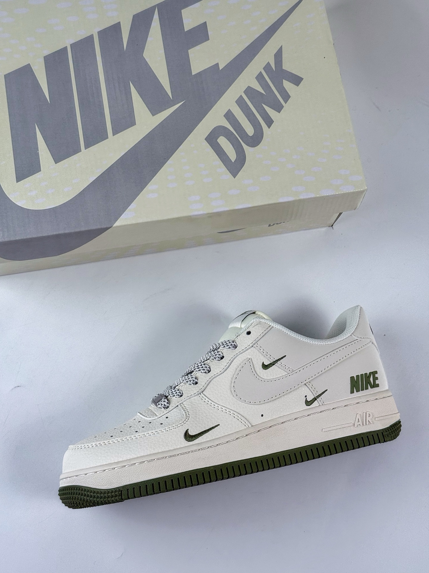 Nike Air Force 1 Low 07 x NIKE 白绿三小勾满天星 XX3168-182-High Quatity Cheap Brand wholesale wholesaler seller Clothes Bags handbags Sneakers Top Fashion Clothing Shoes from China Factory Chinese suppliers best Quality Beautiful Price Nike Air Force 1 Low 07 x NIKE 白绿三小勾满天星 XX3168-182