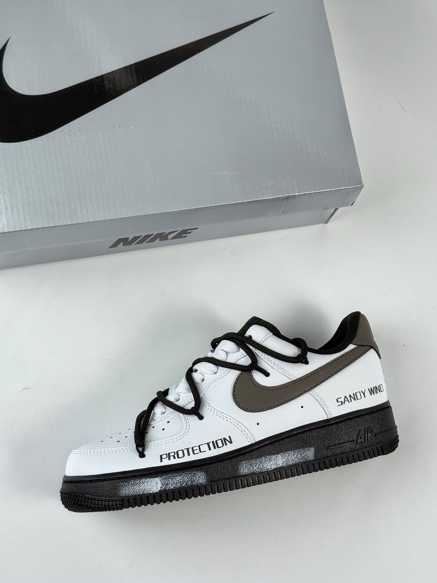 Nike Air Force 1 Low 07 沙砾 皮革 奢香水榭 白武士 ZH0316-086-High Quatity Cheap Brand wholesale wholesaler seller Clothes Bags handbags Sneakers Top Fashion Clothing Shoes from China Factory Chinese suppliers best Quality Beautiful Price Nike Air Force 1 Low 07 沙砾 皮革 奢香水榭 白武士 ZH0316-086