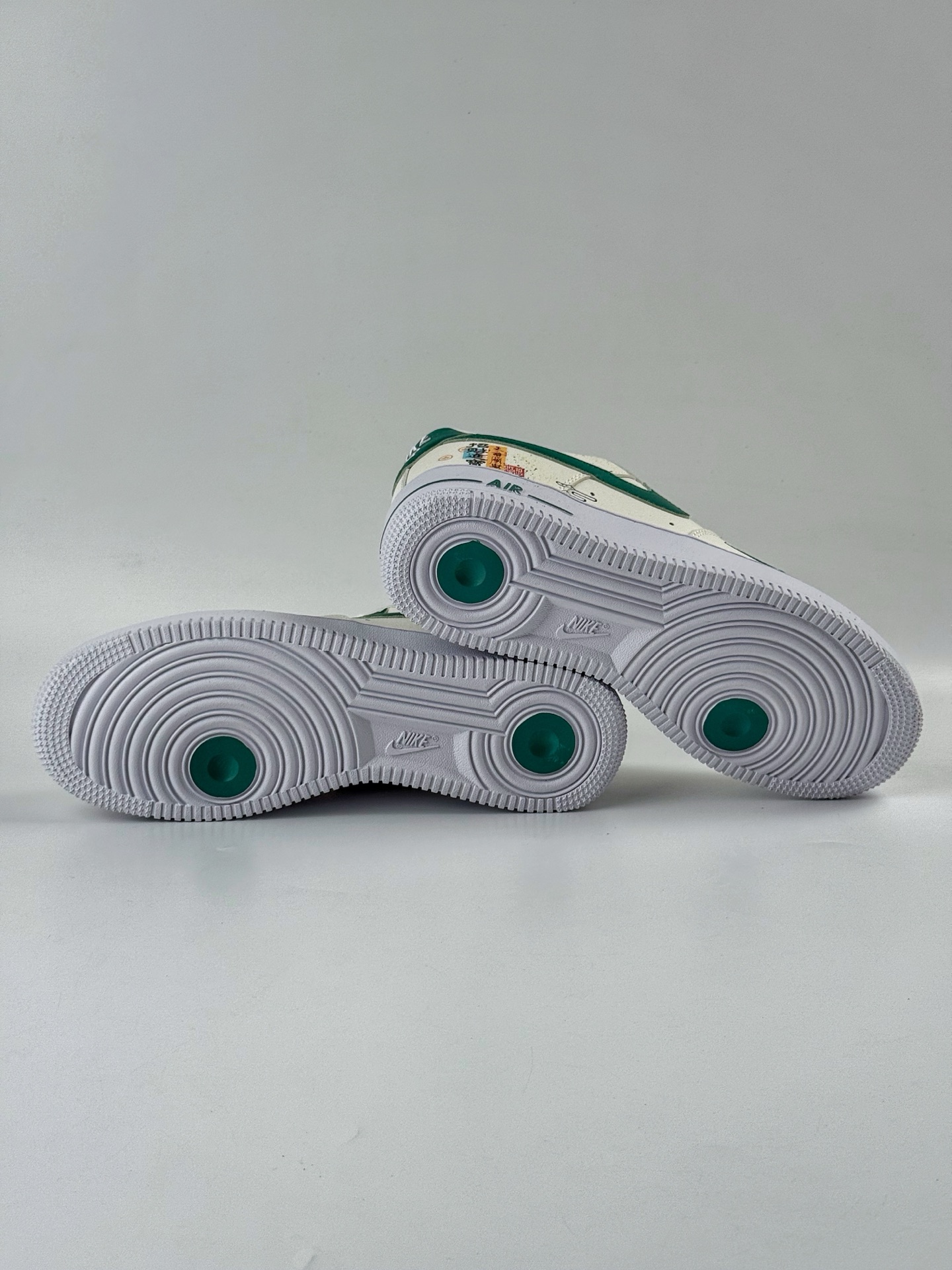 Nike Air Force 1 Low 07 招财进宝涂鸦 米白绿小勾 DQ7582-101-High Quatity Cheap Brand wholesale wholesaler seller Clothes Bags handbags Sneakers Top Fashion Clothing Shoes from China Factory Chinese suppliers best Quality Beautiful Price Nike Air Force 1 Low 07 招财进宝涂鸦 米白绿小勾 DQ7582-101