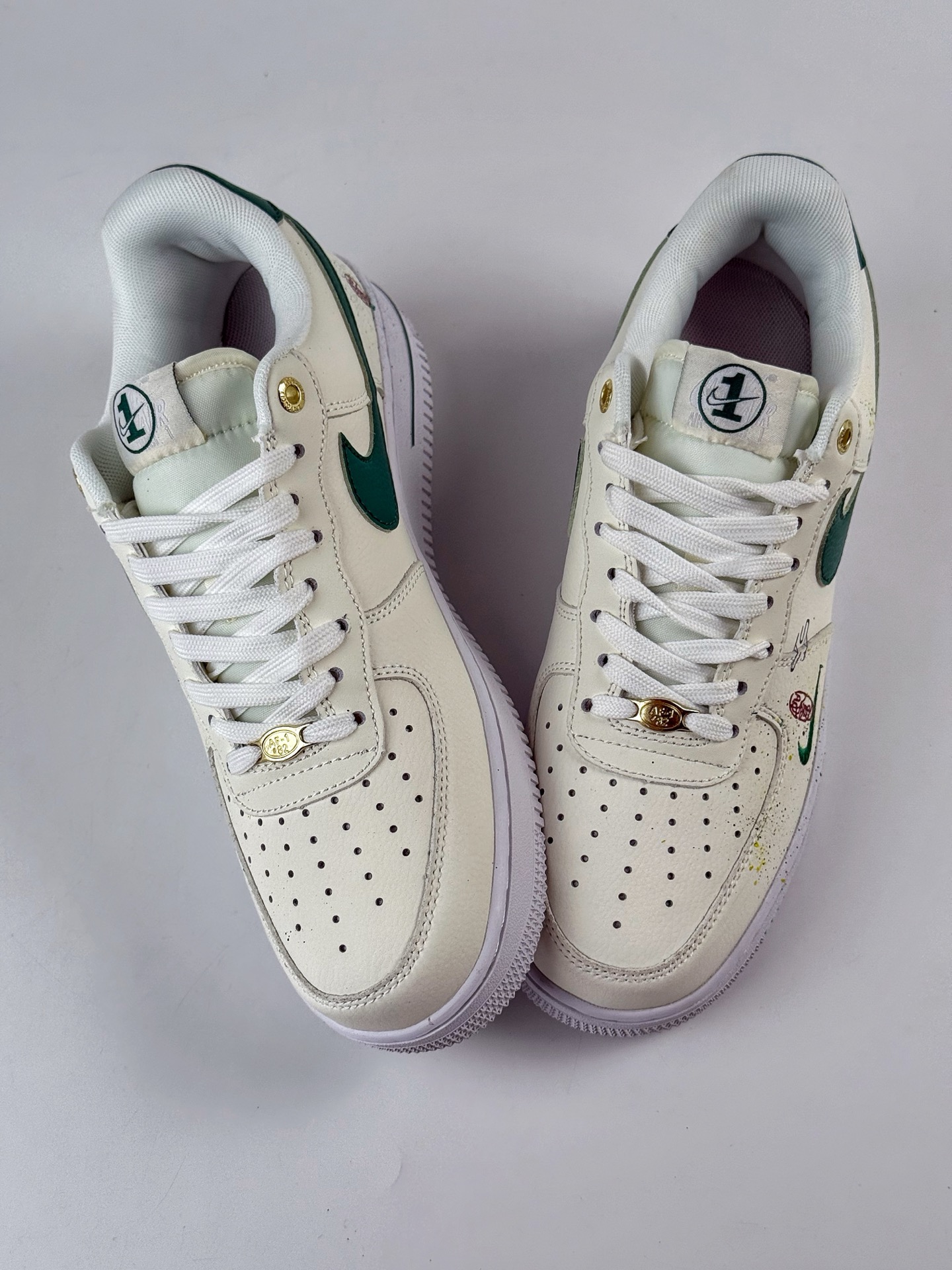 Nike Air Force 1 Low 07 招财进宝涂鸦 米白绿小勾 DQ7582-101-High Quatity Cheap Brand wholesale wholesaler seller Clothes Bags handbags Sneakers Top Fashion Clothing Shoes from China Factory Chinese suppliers best Quality Beautiful Price Nike Air Force 1 Low 07 招财进宝涂鸦 米白绿小勾 DQ7582-101