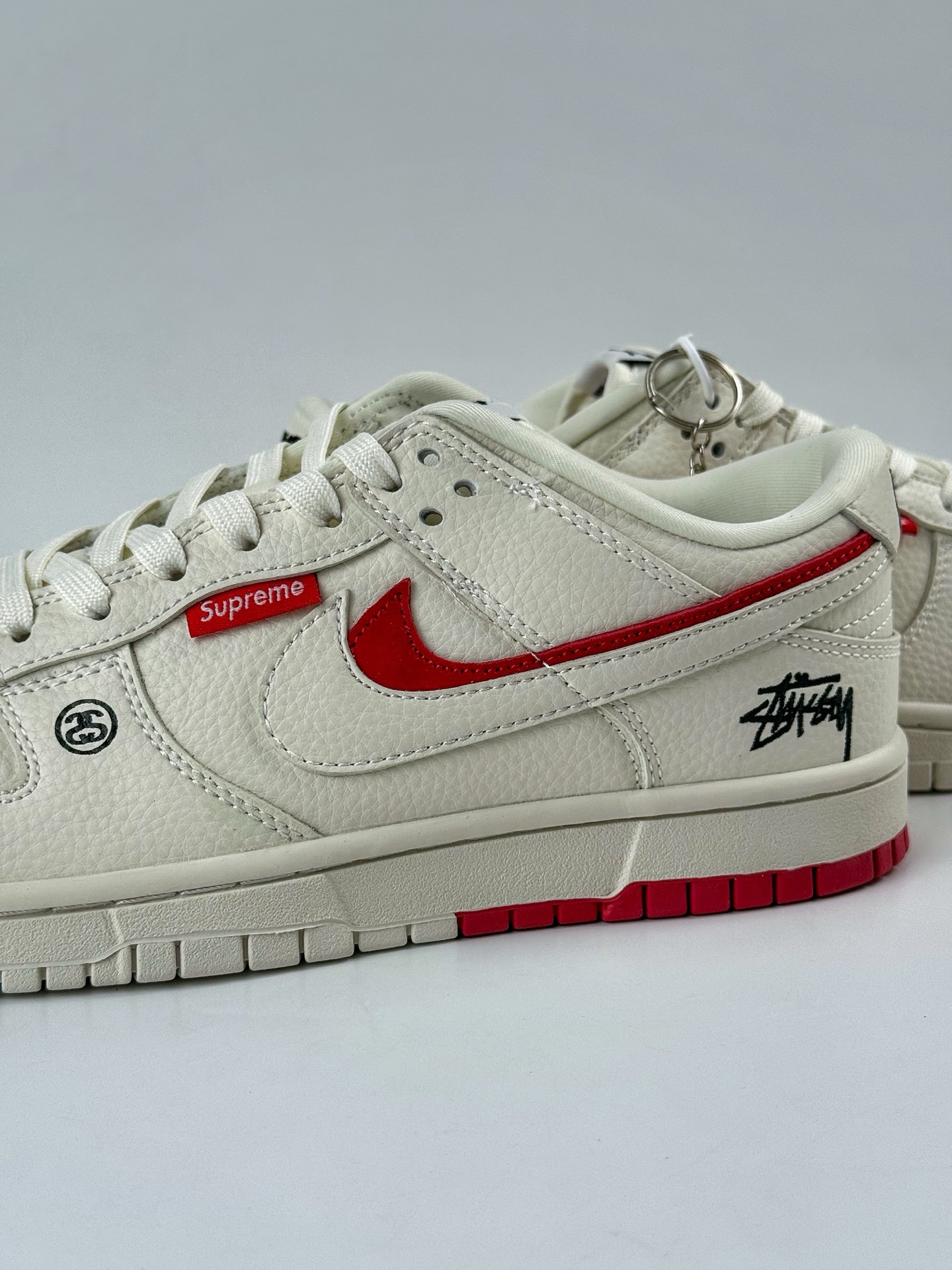 Nike SB Dunk Low x Stussy 白红 LW1818-119-High Quatity Cheap Brand wholesale wholesaler seller Clothes Bags handbags Sneakers Top Fashion Clothing Shoes from China Factory Chinese suppliers best Quality Beautiful Price Nike SB Dunk Low x Stussy 白红 LW1818-119