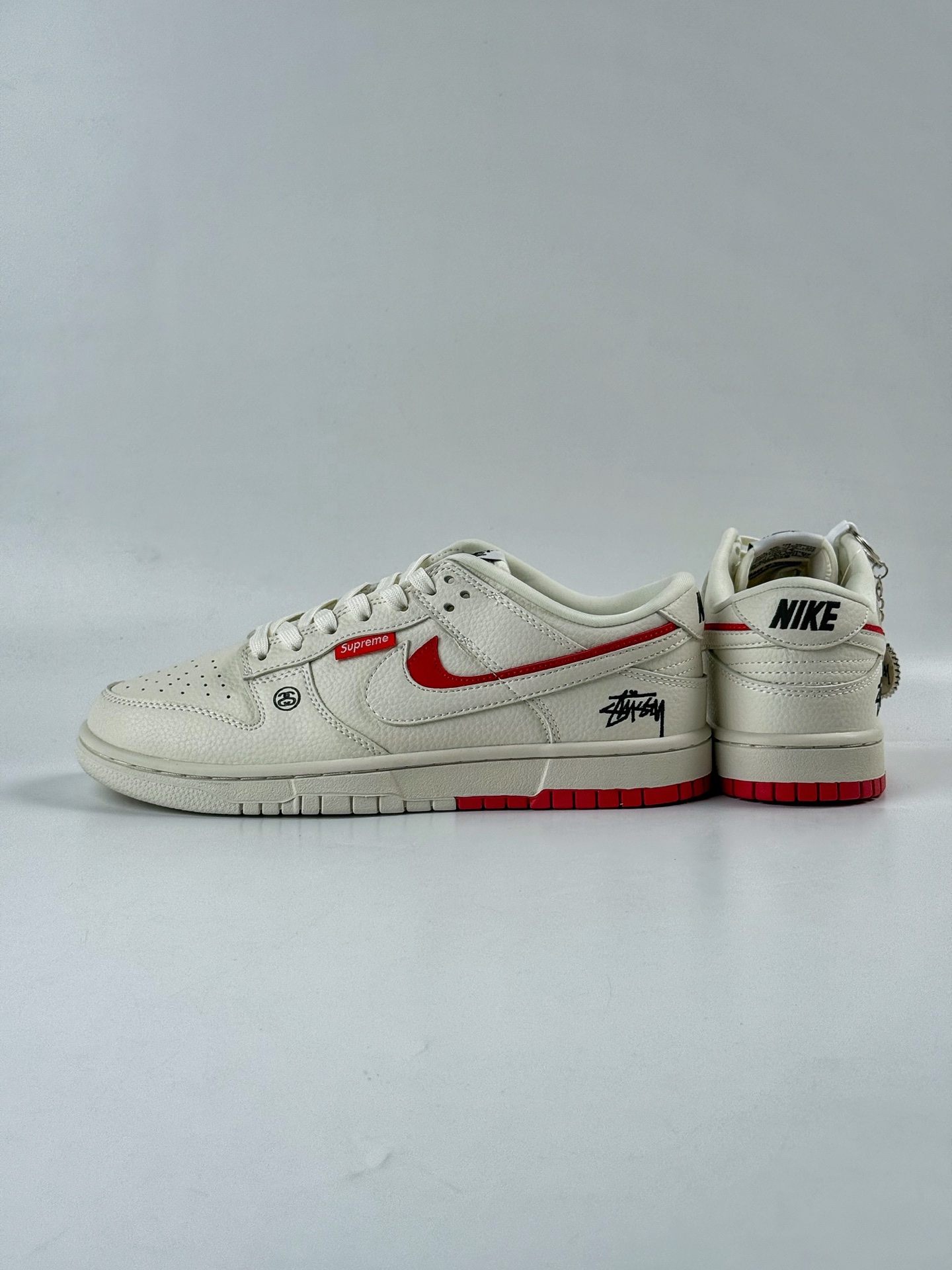 Nike SB Dunk Low x Stussy 白红 LW1818-119-High Quatity Cheap Brand wholesale wholesaler seller Clothes Bags handbags Sneakers Top Fashion Clothing Shoes from China Factory Chinese suppliers best Quality Beautiful Price Nike SB Dunk Low x Stussy 白红 LW1818-119