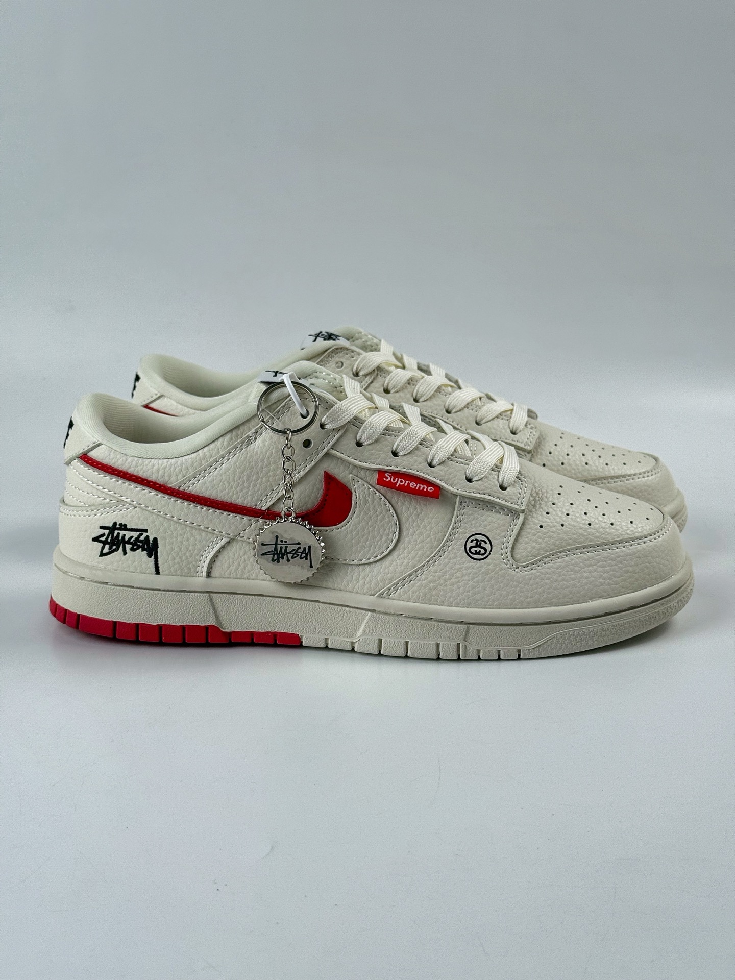 Nike SB Dunk Low x Stussy 白红 LW1818-119-High Quatity Cheap Brand wholesale wholesaler seller Clothes Bags handbags Sneakers Top Fashion Clothing Shoes from China Factory Chinese suppliers best Quality Beautiful Price Nike SB Dunk Low x Stussy 白红 LW1818-119