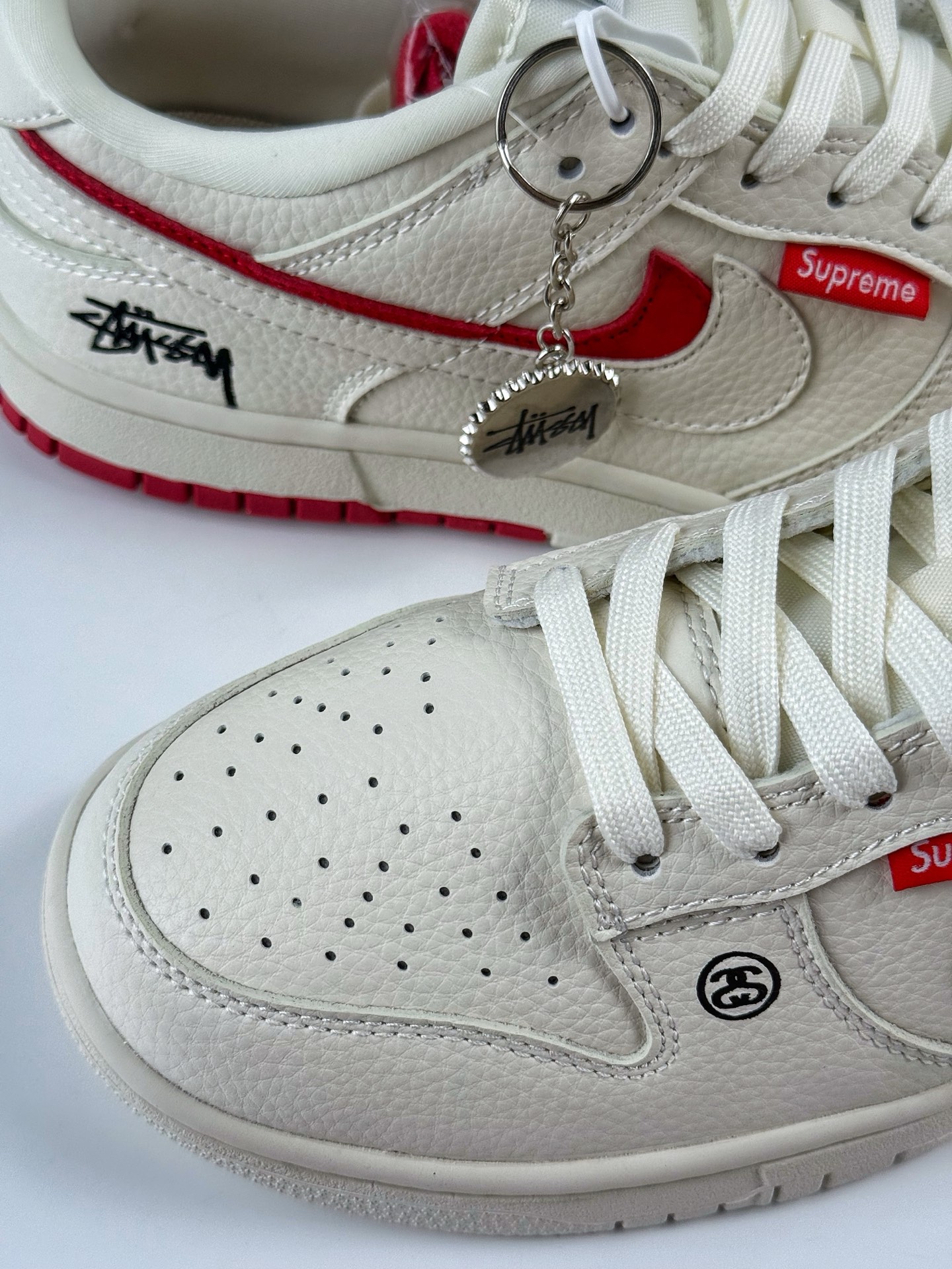 Nike SB Dunk Low x Stussy 白红 LW1818-119-High Quatity Cheap Brand wholesale wholesaler seller Clothes Bags handbags Sneakers Top Fashion Clothing Shoes from China Factory Chinese suppliers best Quality Beautiful Price Nike SB Dunk Low x Stussy 白红 LW1818-119