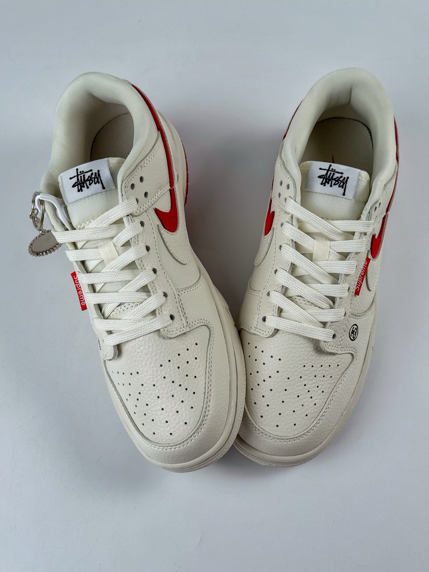 Nike SB Dunk Low x Stussy 白红 LW1818-119-High Quatity Cheap Brand wholesale wholesaler seller Clothes Bags handbags Sneakers Top Fashion Clothing Shoes from China Factory Chinese suppliers best Quality Beautiful Price Nike SB Dunk Low x Stussy 白红 LW1818-119