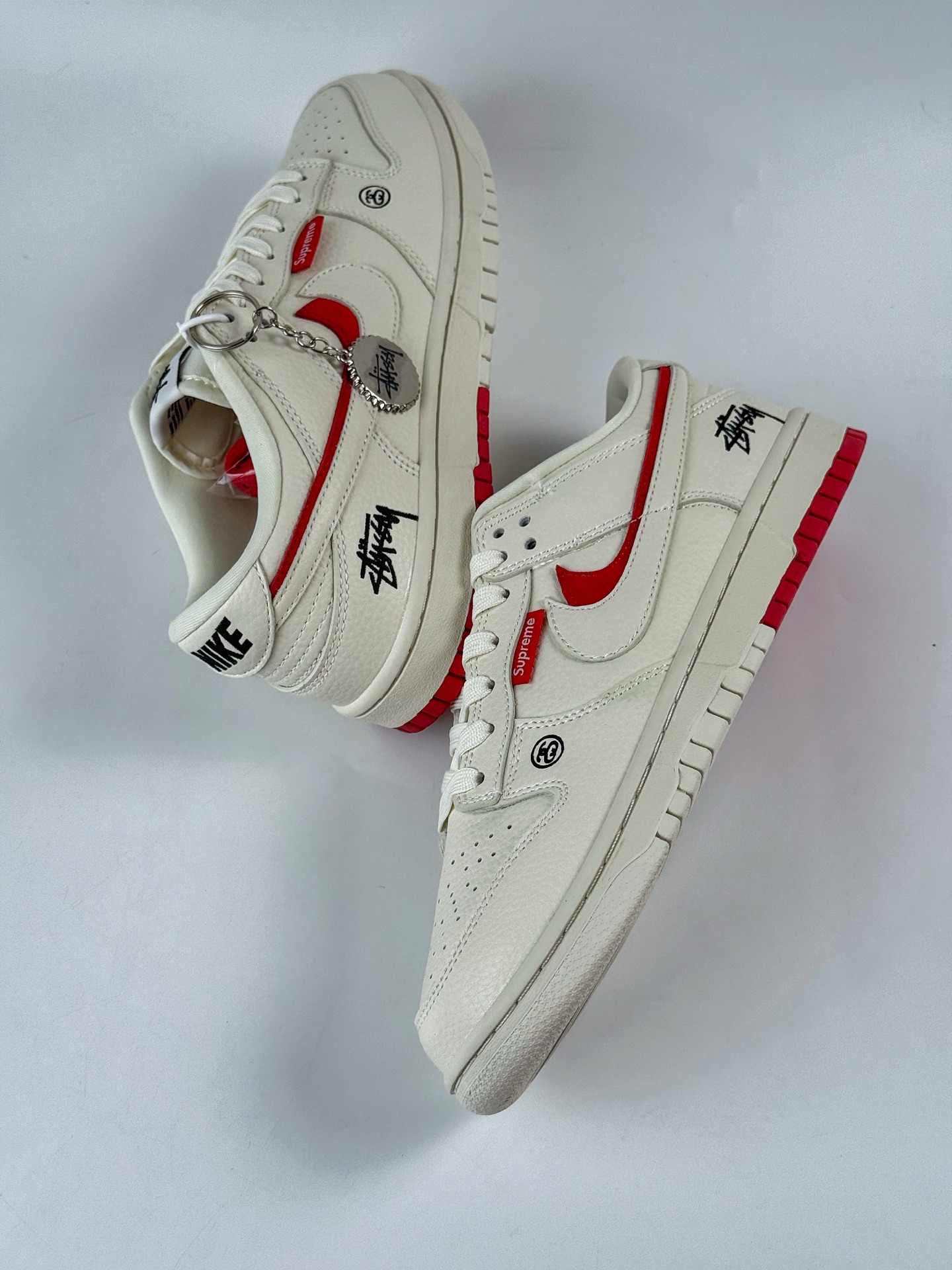 Nike SB Dunk Low x Stussy 白红 LW1818-119-High Quatity Cheap Brand wholesale wholesaler seller Clothes Bags handbags Sneakers Top Fashion Clothing Shoes from China Factory Chinese suppliers best Quality Beautiful Price Nike SB Dunk Low x Stussy 白红 LW1818-119