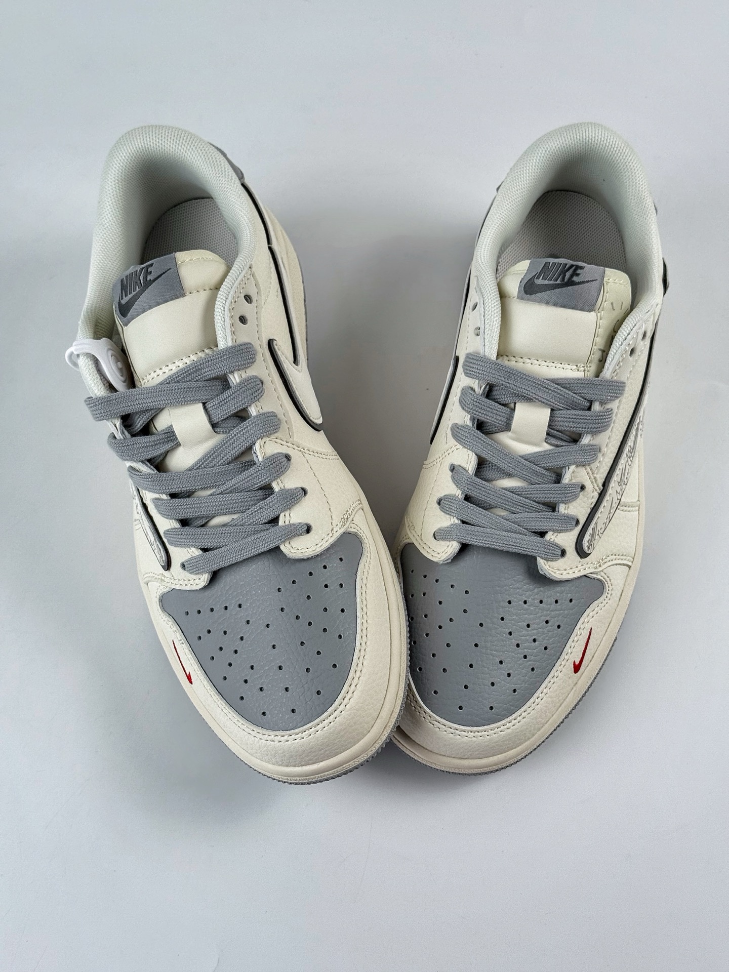 Travis Scott x Nike Air Jordan 1 Low x Supreme Air Jordan 1 Low 反转白灰小勾倒钩 XS7089-598