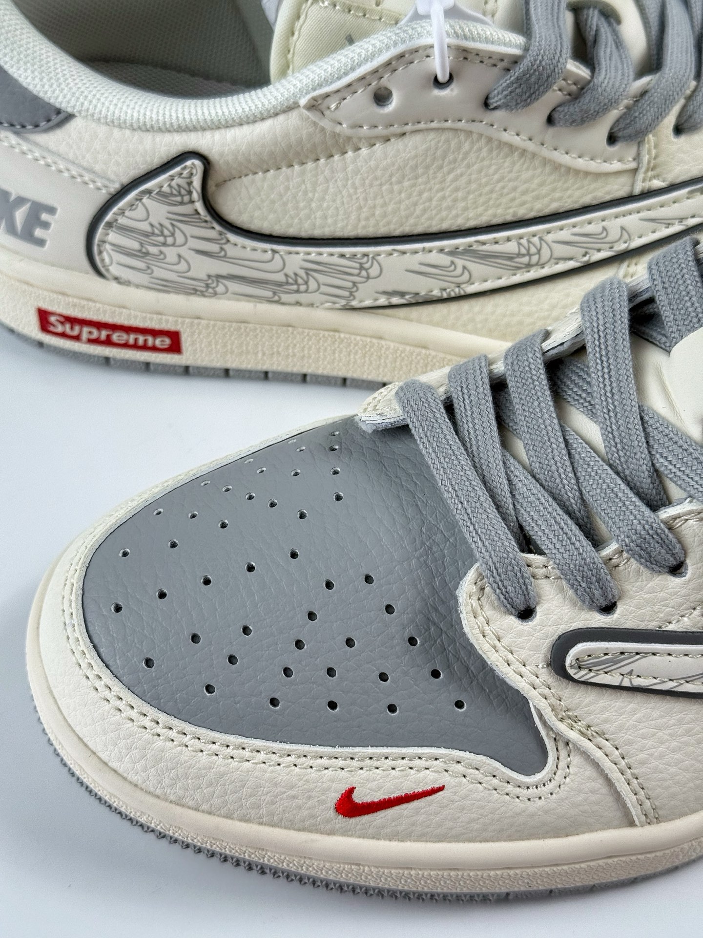 Travis Scott x Nike Air Jordan 1 Low x Supreme Air Jordan 1 Low 反转白灰小勾倒钩 XS7089-598