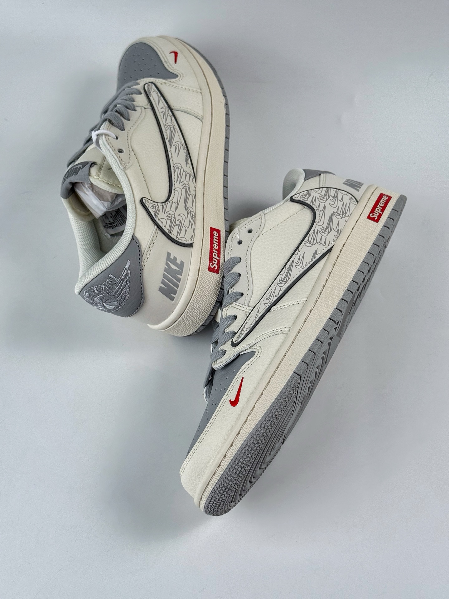 Travis Scott x Nike Air Jordan 1 Low x Supreme Air Jordan 1 Low 反转白灰小勾倒钩 XS7089-598