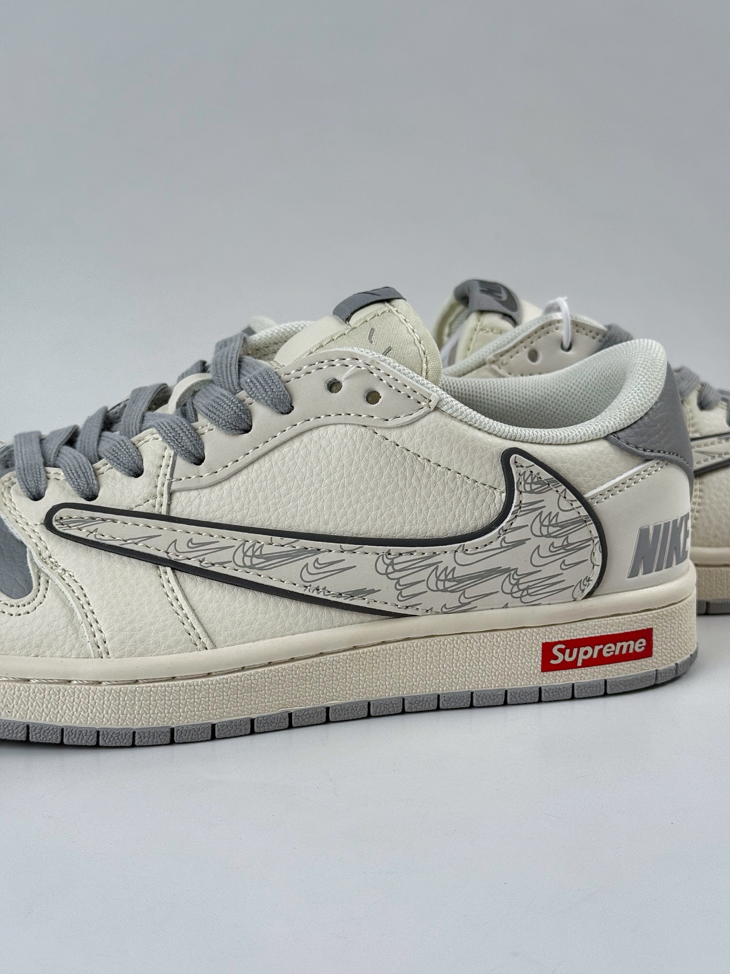 Travis Scott x Nike Air Jordan 1 Low x Supreme Air Jordan 1 Low 反转白灰小勾倒钩 XS7089-598