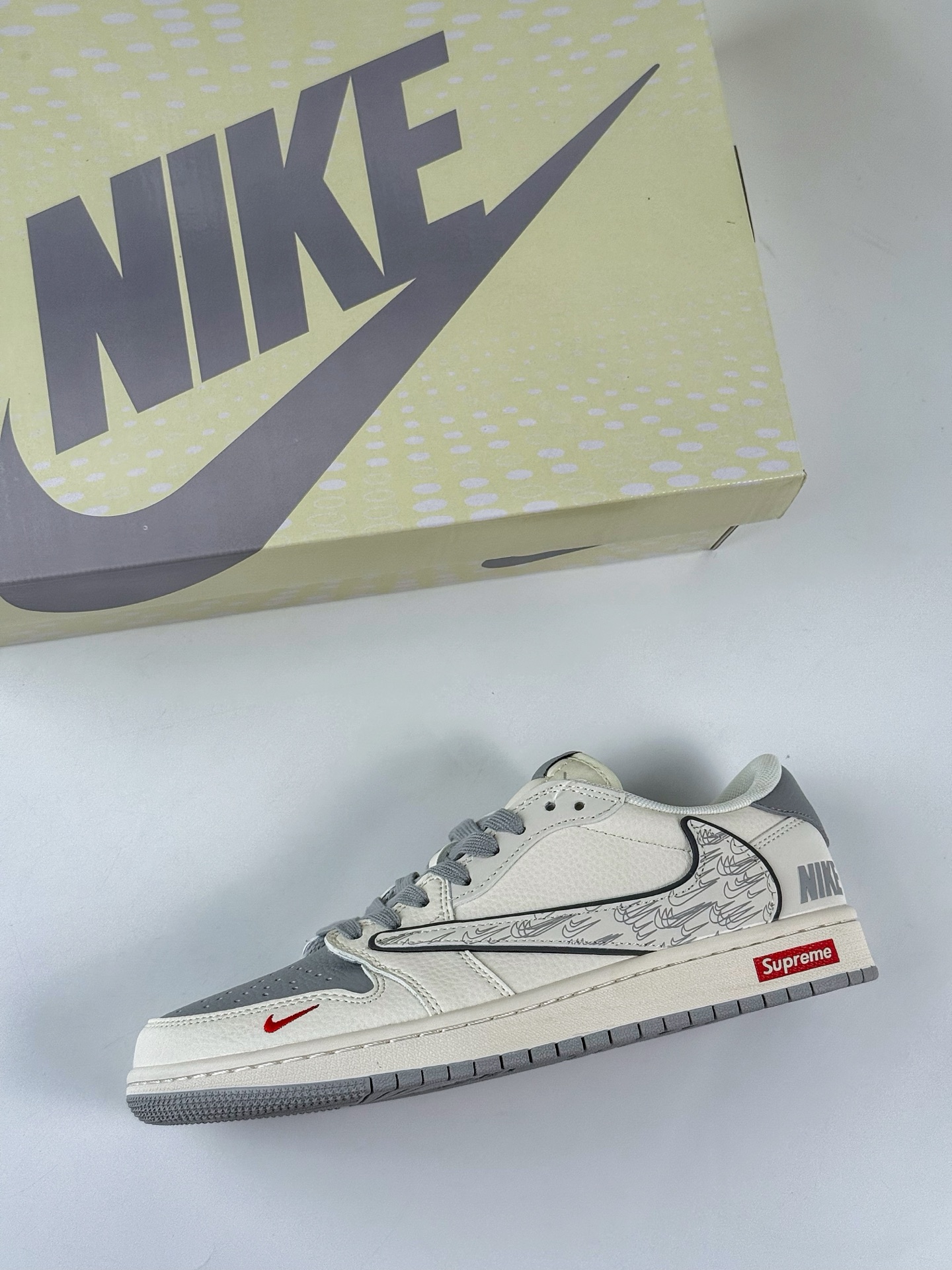 Travis Scott x Nike Air Jordan 1 Low x Supreme Air Jordan 1 Low 反转白灰小勾倒钩 XS7089-598
