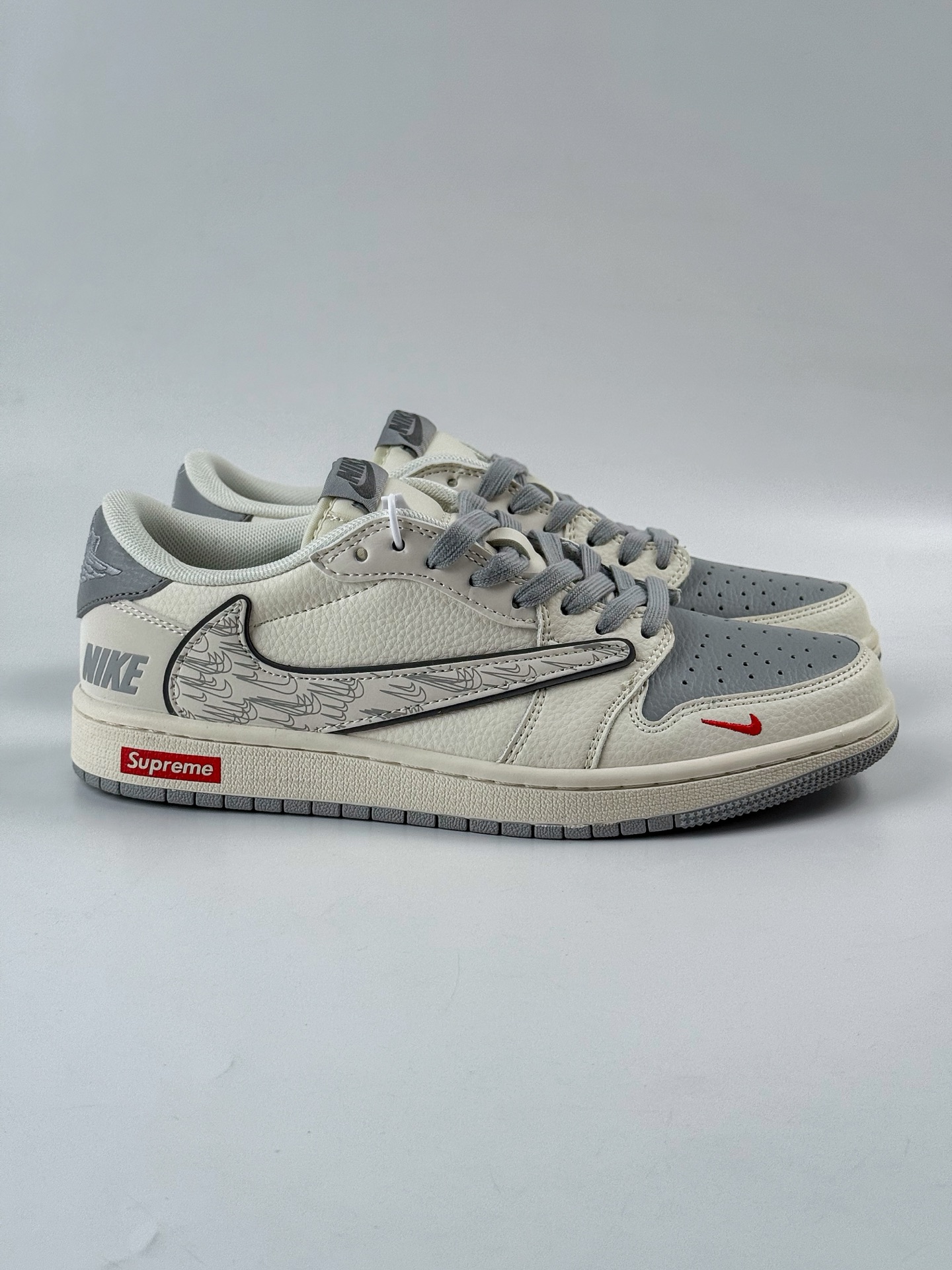 Travis Scott x Nike Air Jordan 1 Low x Supreme Air Jordan 1 Low 反转白灰小勾倒钩 XS7089-598