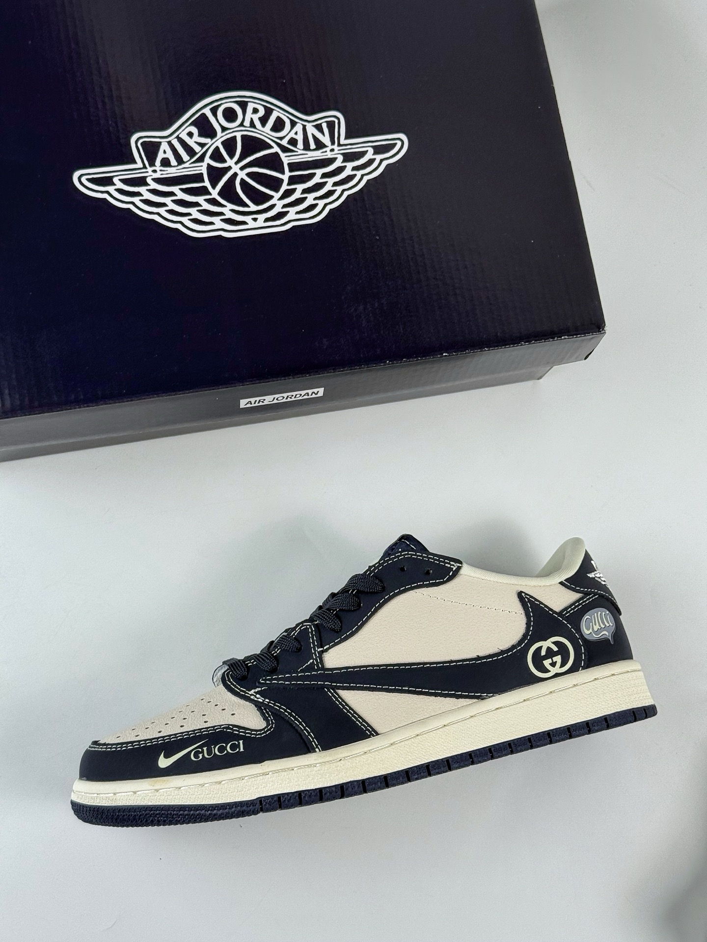 Travis Scott x Nike Air Jordan 1 Low x GUCCI Air Jordan 1 Low 反转黑白小勾倒钩 LD2025-027