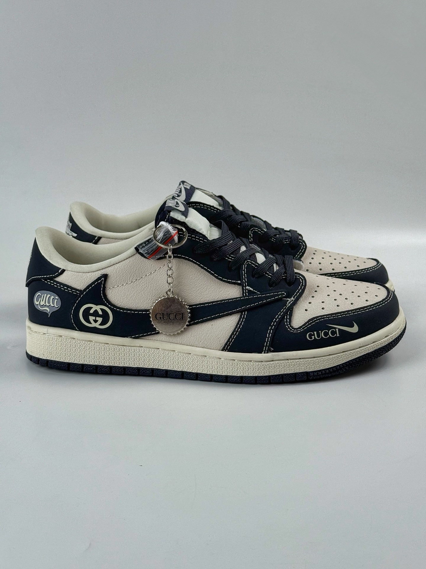 Travis Scott x Nike Air Jordan 1 Low x GUCCI Air Jordan 1 Low 反转黑白小勾倒钩 LD2025-027
