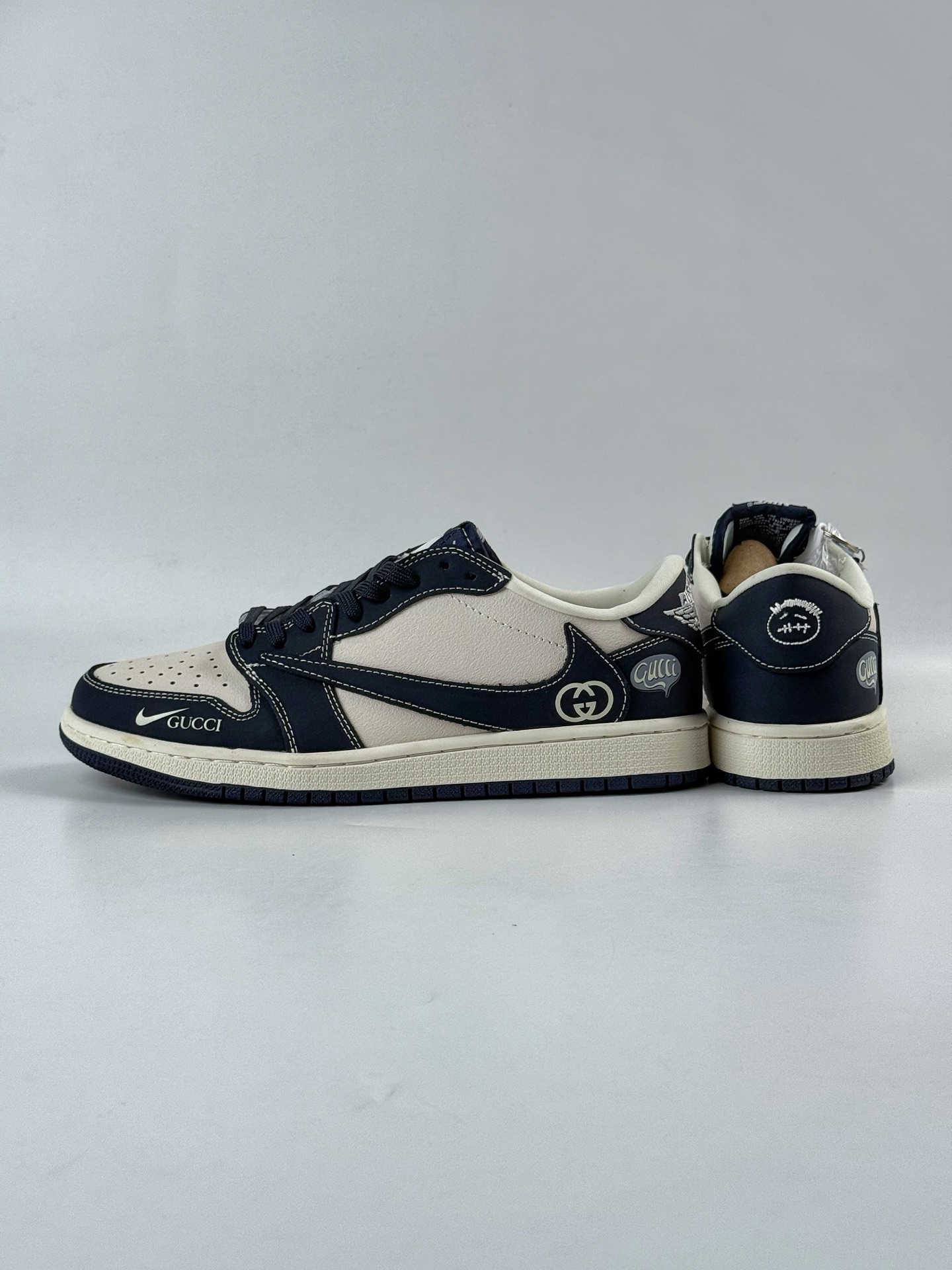 Travis Scott x Nike Air Jordan 1 Low x GUCCI Air Jordan 1 Low 反转黑白小勾倒钩 LD2025-027