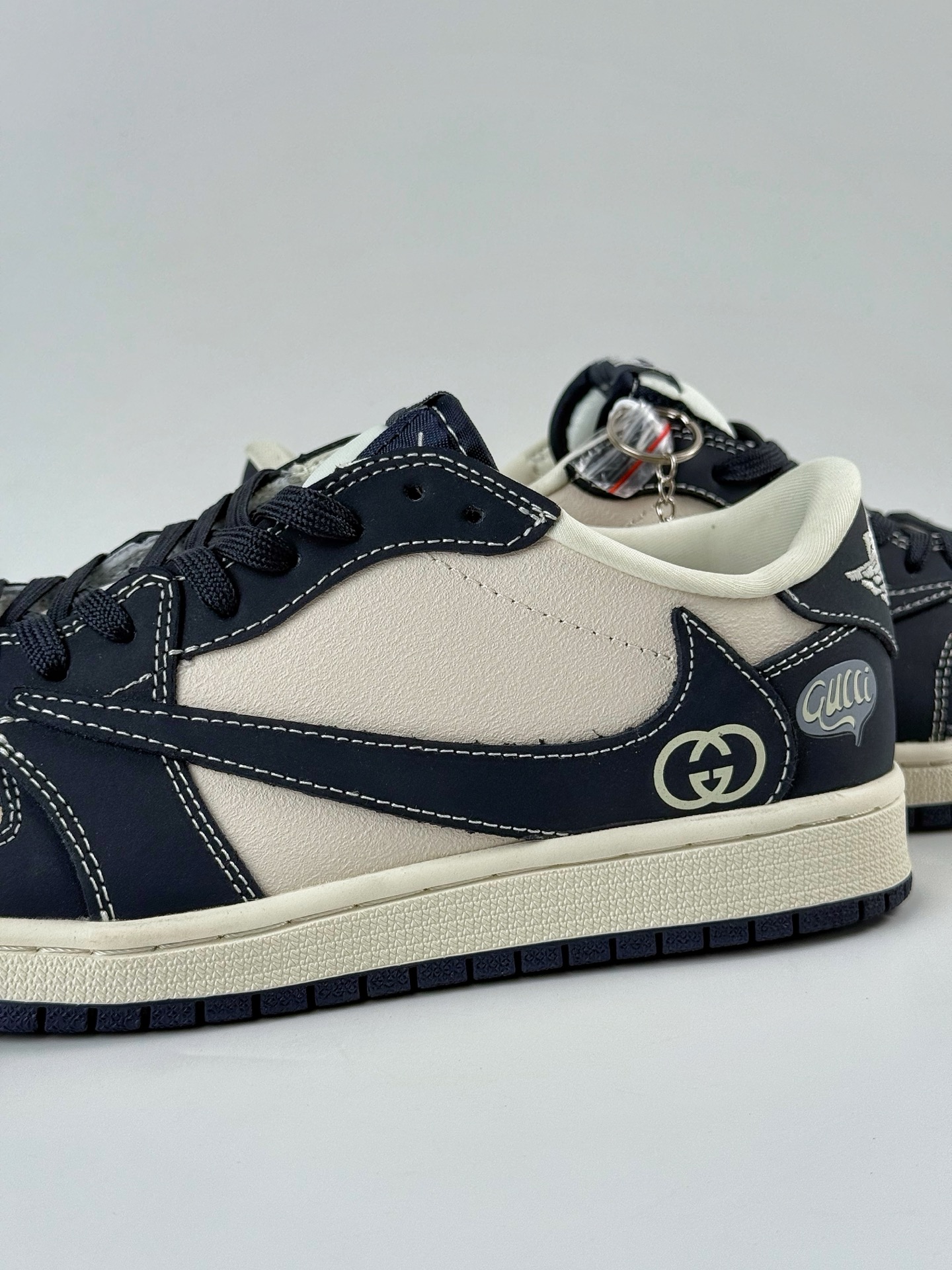 Travis Scott x Nike Air Jordan 1 Low x GUCCI Air Jordan 1 Low 反转黑白小勾倒钩 LD2025-027
