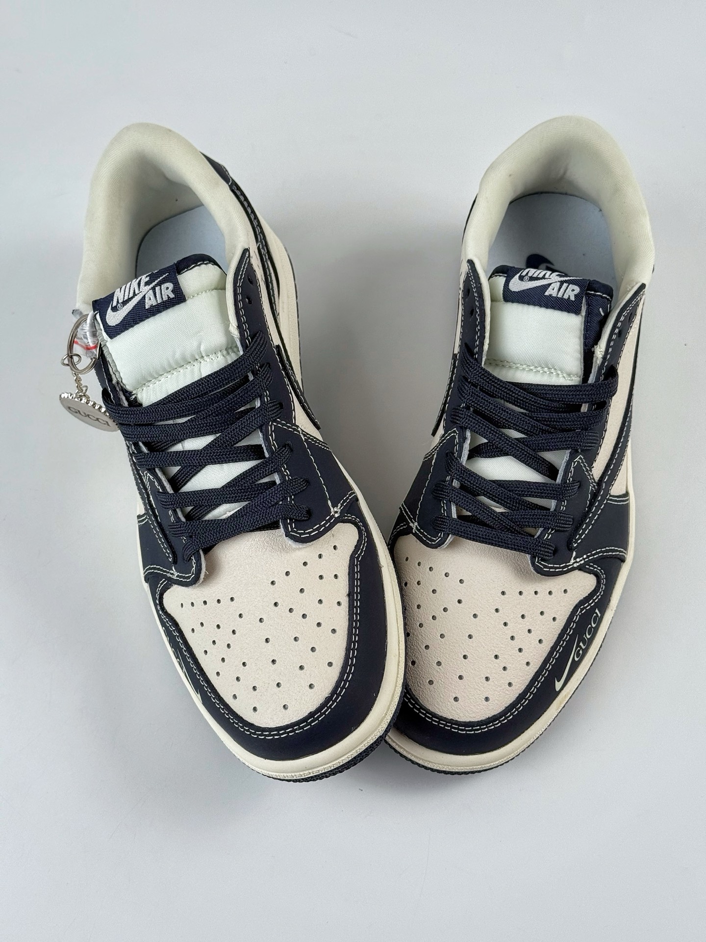 Travis Scott x Nike Air Jordan 1 Low x GUCCI Air Jordan 1 Low 反转黑白小勾倒钩 LD2025-027