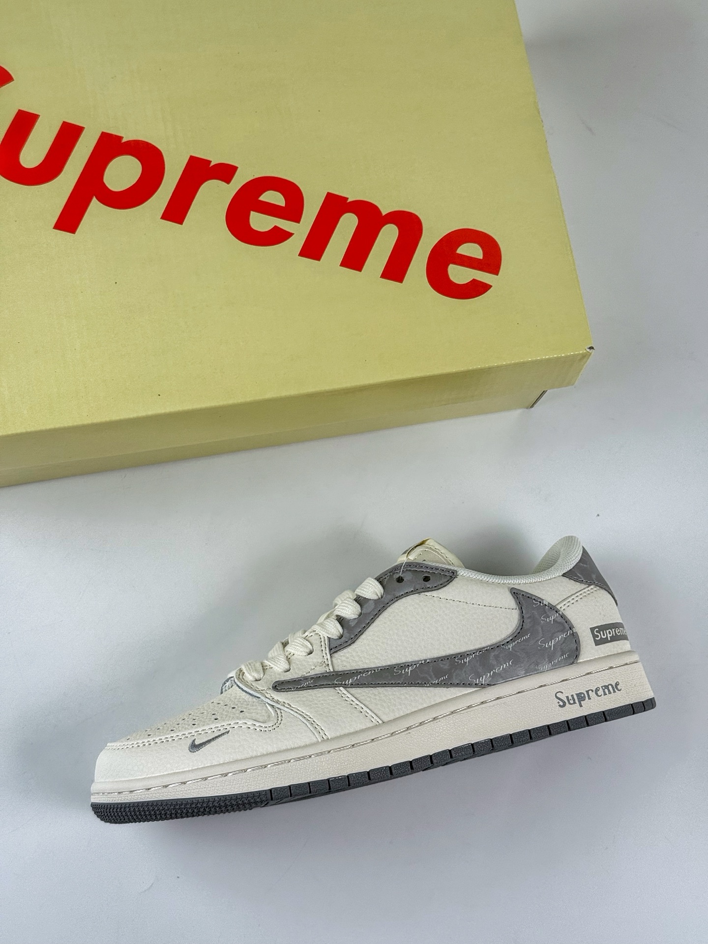 Travis Scott x Nike Air Jordan 1 Low x superme Air Jordan 1 Low 反转白灰小勾倒钩 HS8068-023