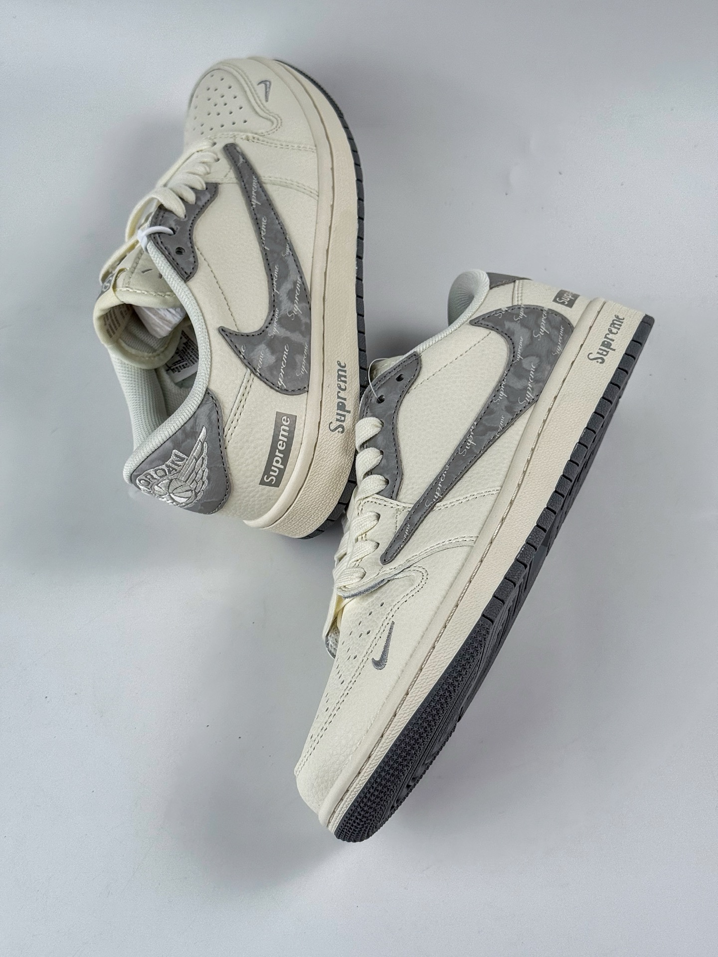 Travis Scott x Nike Air Jordan 1 Low x superme Air Jordan 1 Low 反转白灰小勾倒钩 HS8068-023