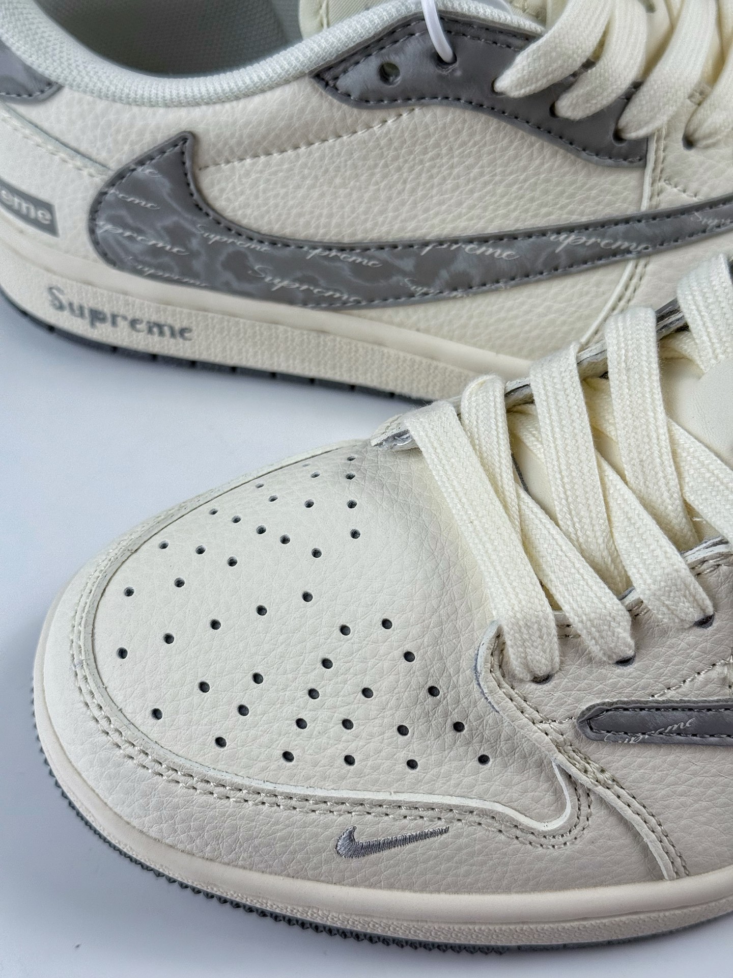 Travis Scott x Nike Air Jordan 1 Low x superme Air Jordan 1 Low 反转白灰小勾倒钩 HS8068-023