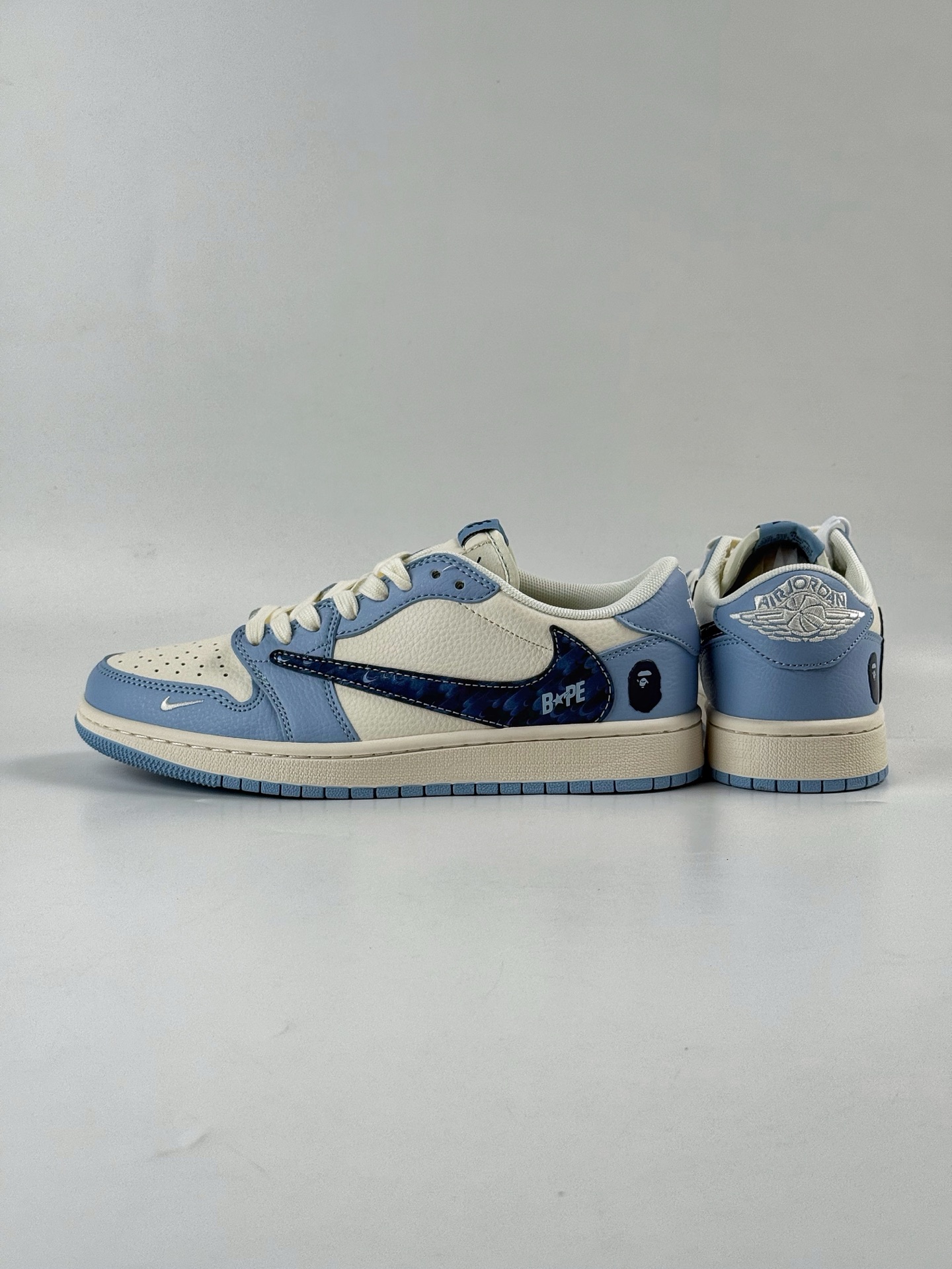 Travis Scott x Nike Air Jordan 1 Low x BAPE Air Jordan 1 Low 反转蓝白小勾倒钩 HS8068-022-High Quatity Cheap Brand wholesale wholesaler seller Clothes Bags handbags Sneakers Top Fashion Clothing Shoes from China Factory Chinese suppliers best Quality Beautiful Price Travis Scott x Nike Air Jordan 1 Low x BAPE Air Jordan 1 Low 反转蓝白小勾倒钩 HS8068-022