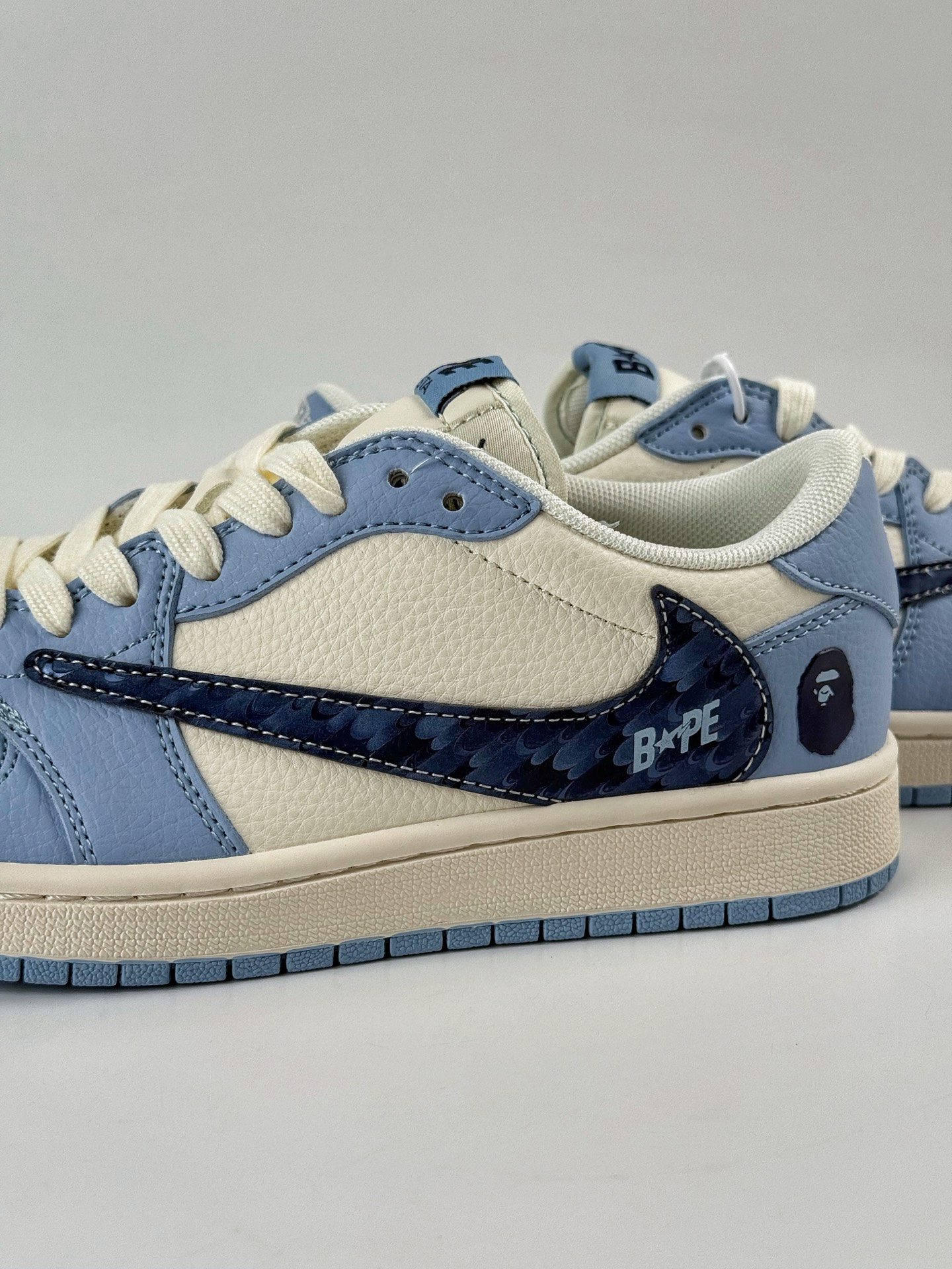 Travis Scott x Nike Air Jordan 1 Low x BAPE Air Jordan 1 Low 反转蓝白小勾倒钩 HS8068-022-High Quatity Cheap Brand wholesale wholesaler seller Clothes Bags handbags Sneakers Top Fashion Clothing Shoes from China Factory Chinese suppliers best Quality Beautiful Price Travis Scott x Nike Air Jordan 1 Low x BAPE Air Jordan 1 Low 反转蓝白小勾倒钩 HS8068-022